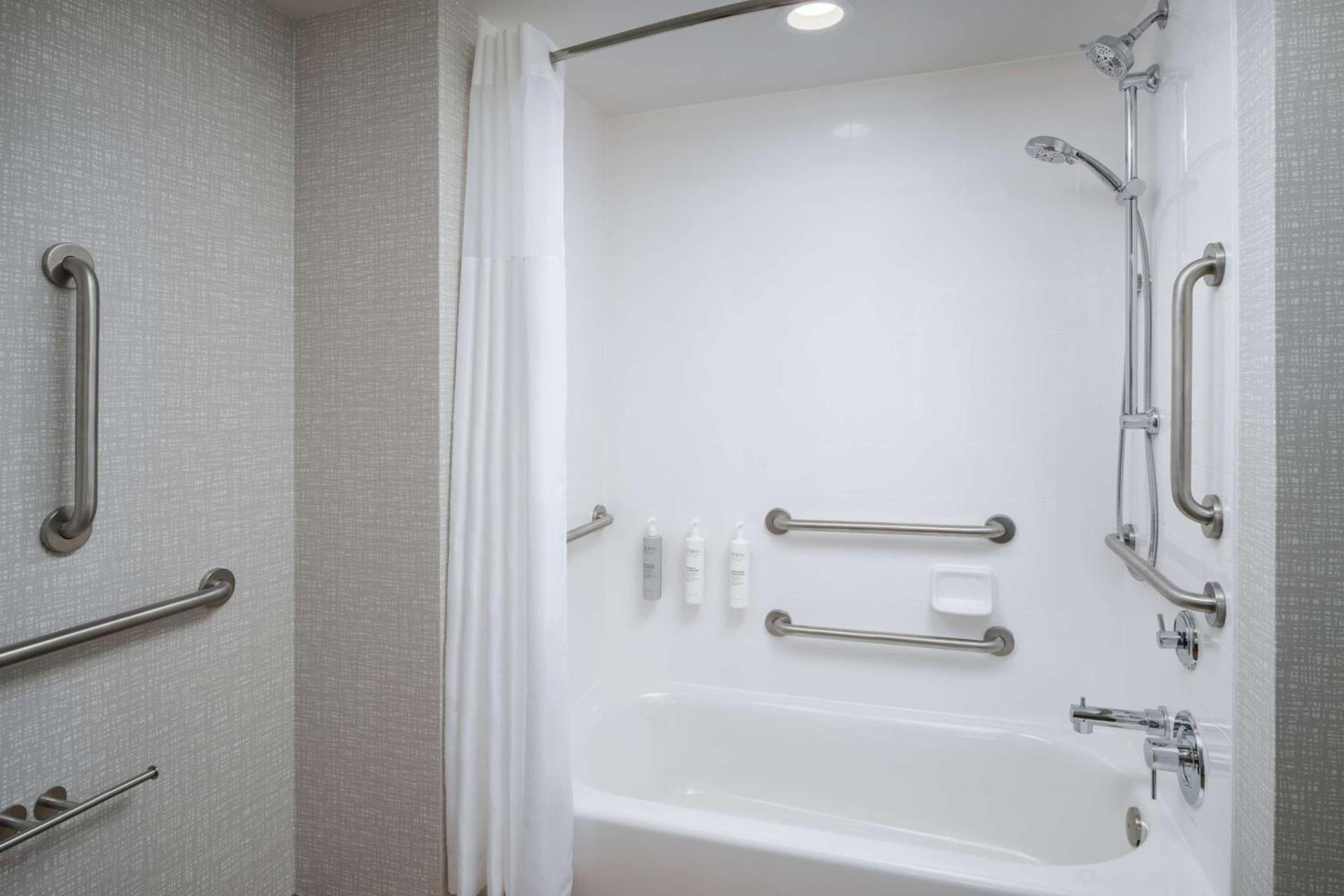 Hampton Inn Towson Downtown photo 42