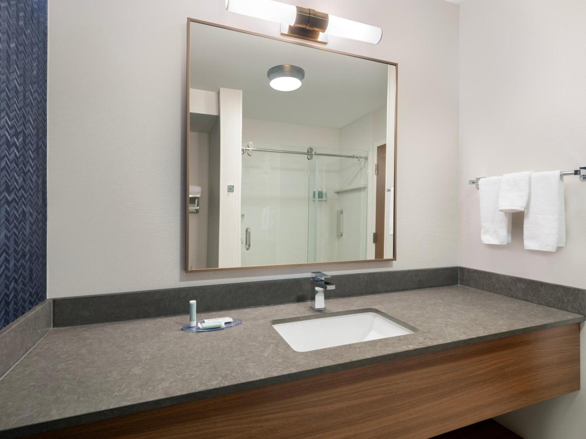 Fairfield Inn & Suites Denton photo 2