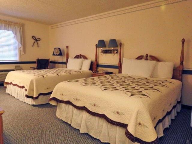 Country Living Inn photo 2