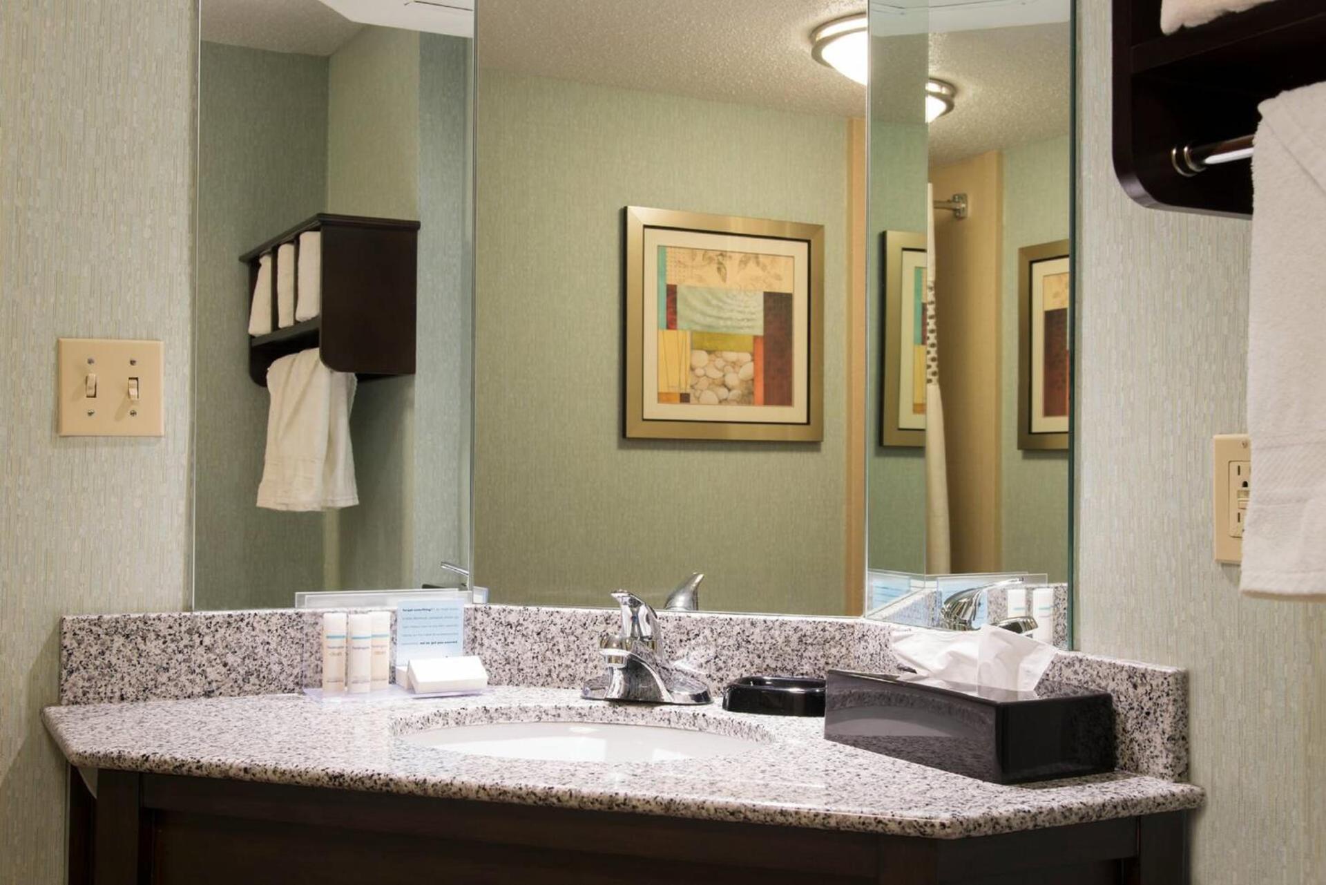 Hampton Inn & Suites Kokomo photo 32