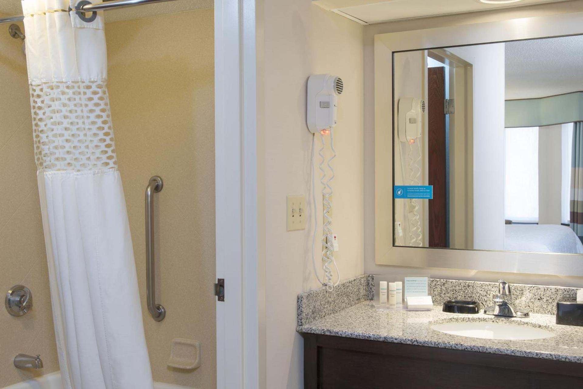Hampton Inn & Suites Kokomo photo 34