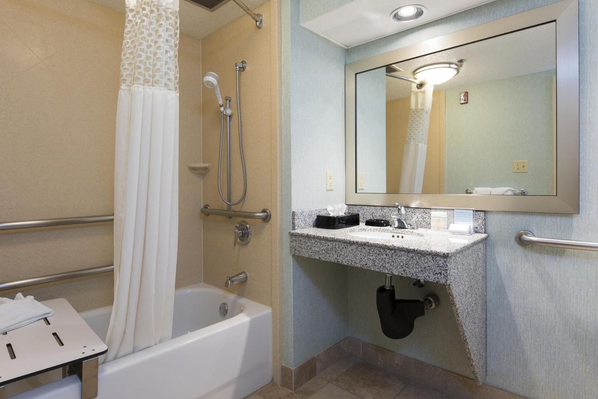 Hampton Inn & Suites Kokomo photo 35