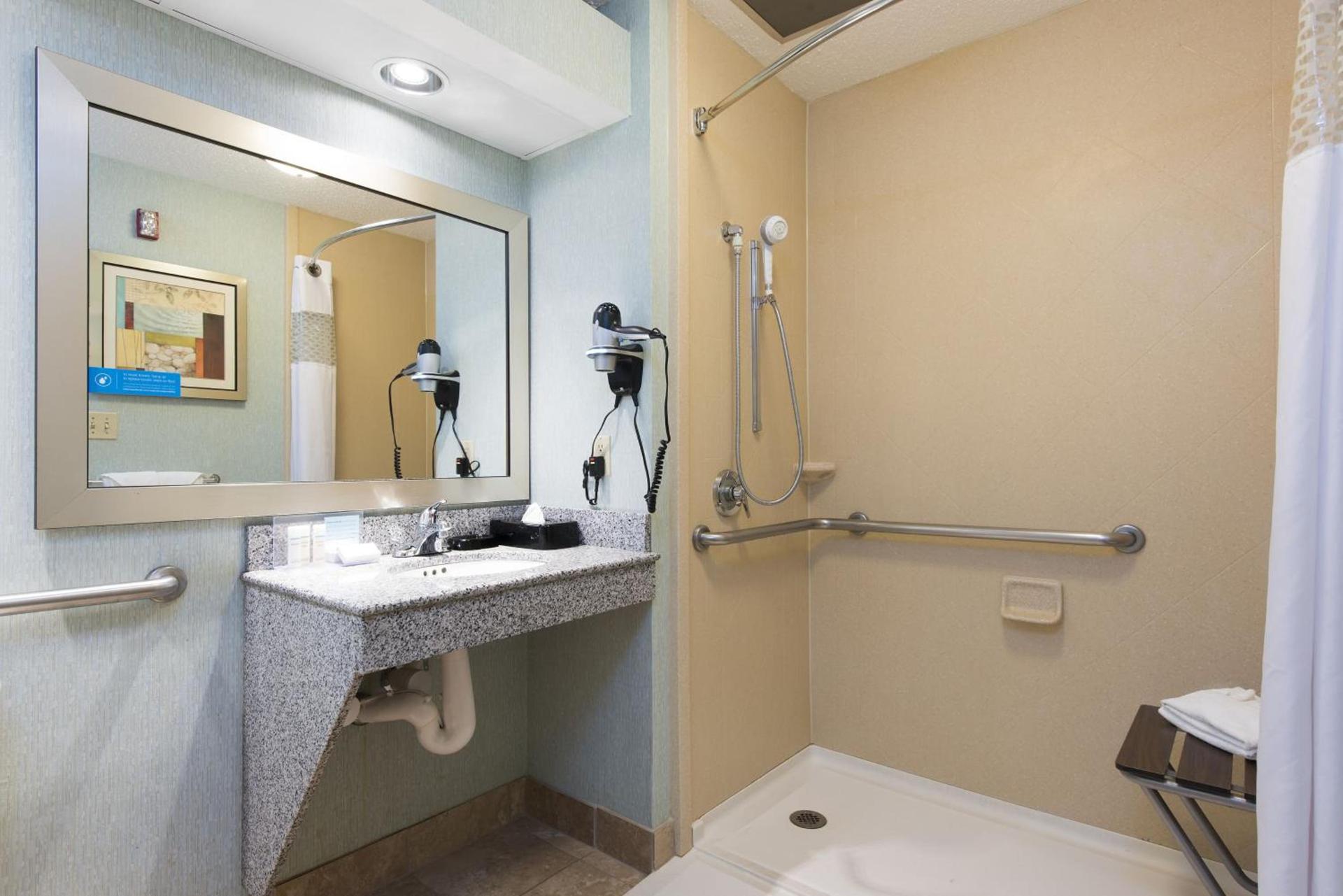 Hampton Inn & Suites Kokomo photo 36