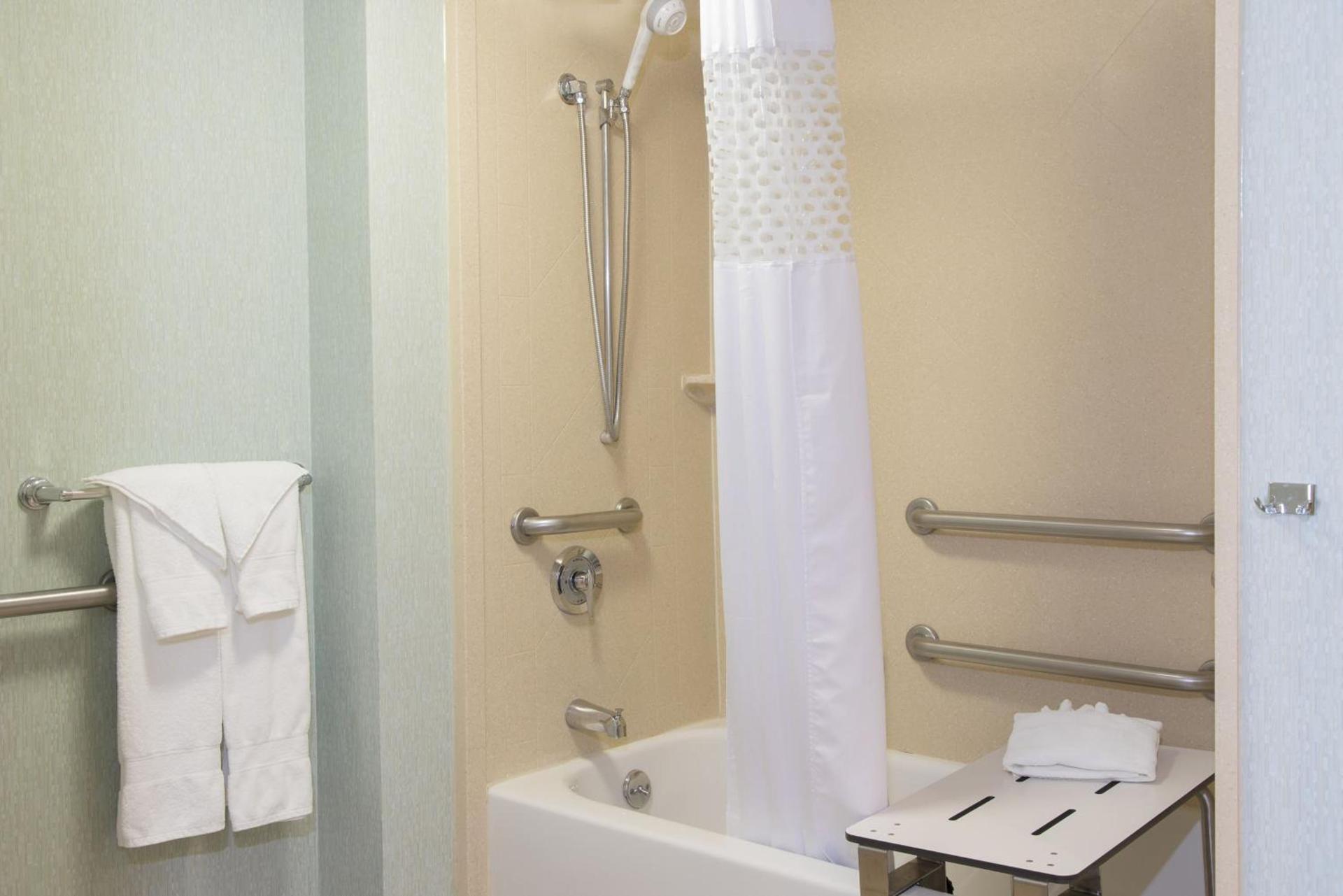 Hampton Inn & Suites Kokomo photo 37