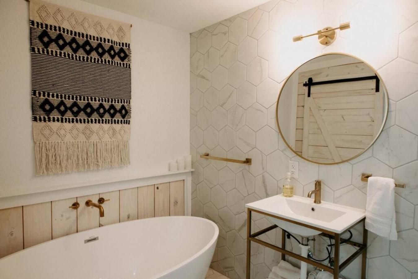 Downtown Studio 3 at Beer Ranch Project Inn photo 15