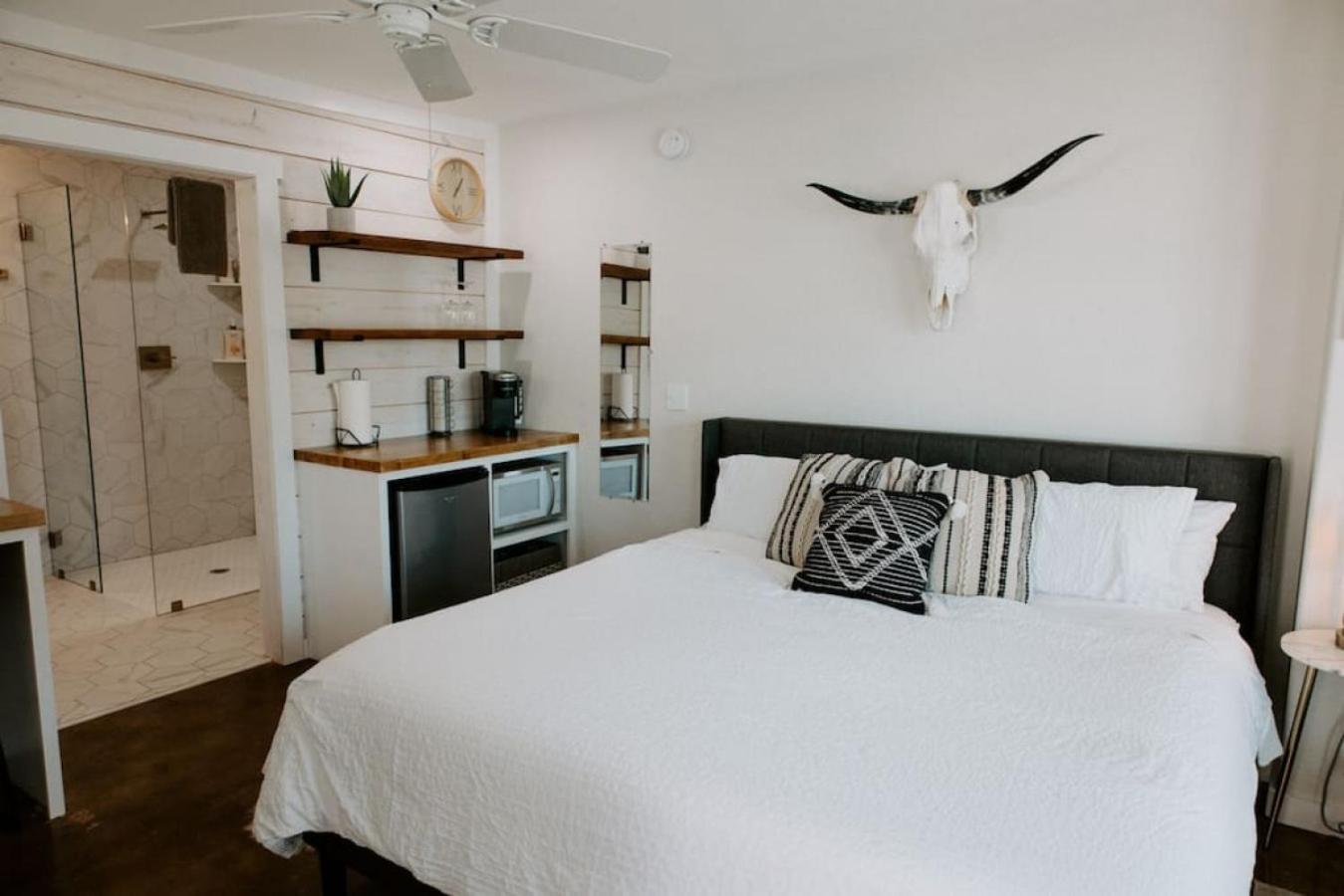 Downtown Studio 3 at Beer Ranch Project Inn photo 14