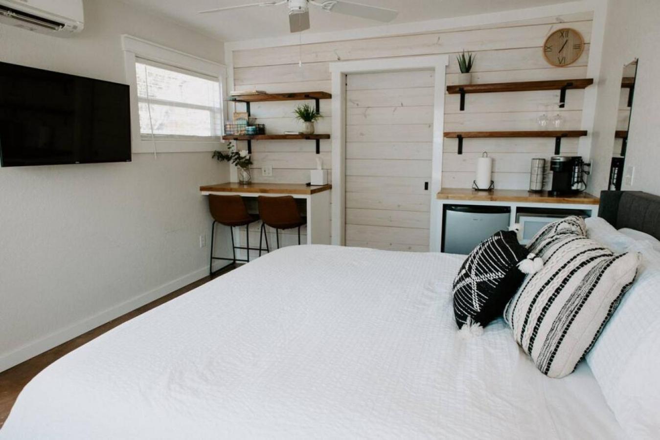 Downtown Studio 3 at Beer Ranch Project Inn photo 5