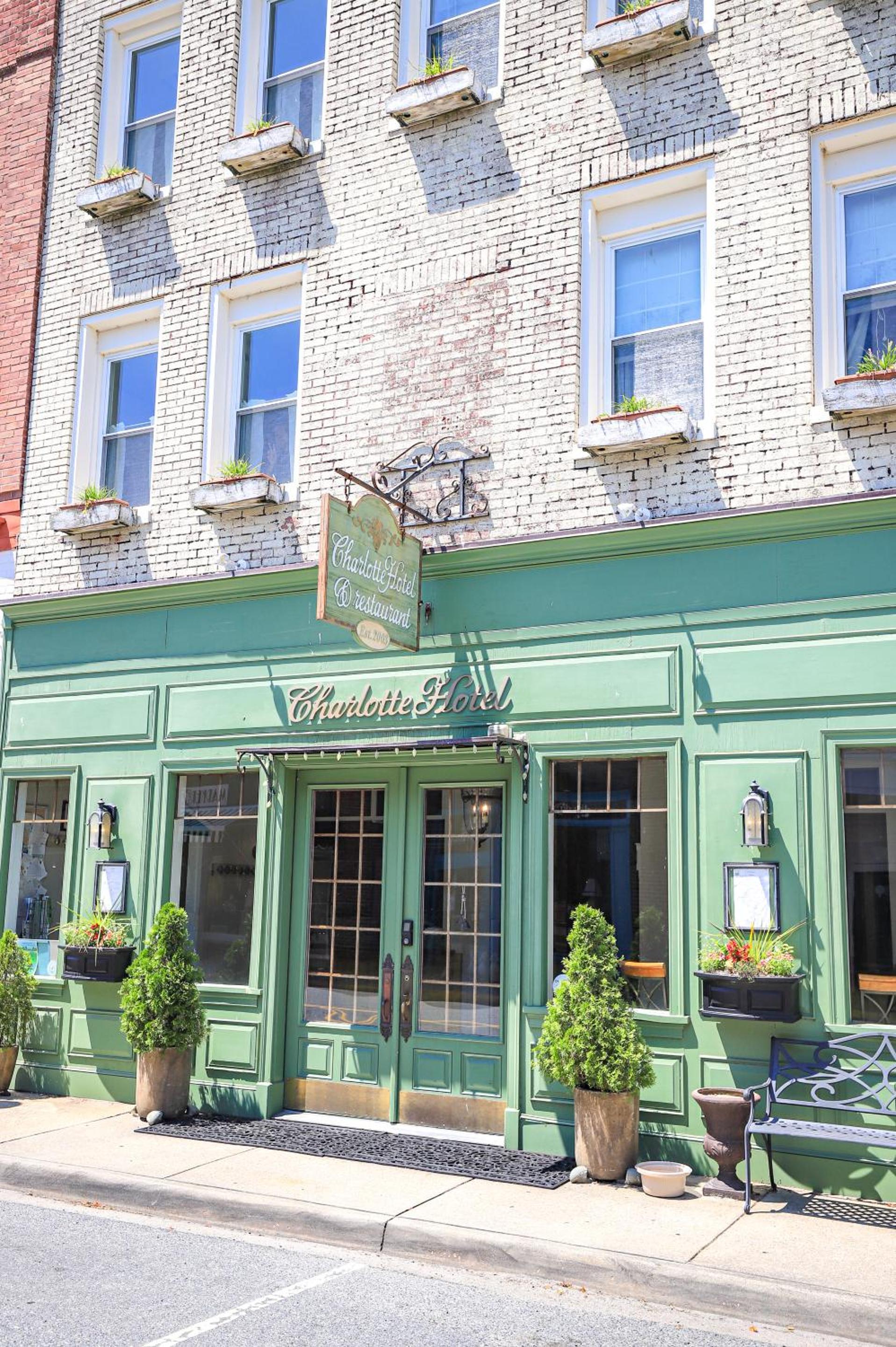 The Charlotte Hotel & Restaurant photo 2