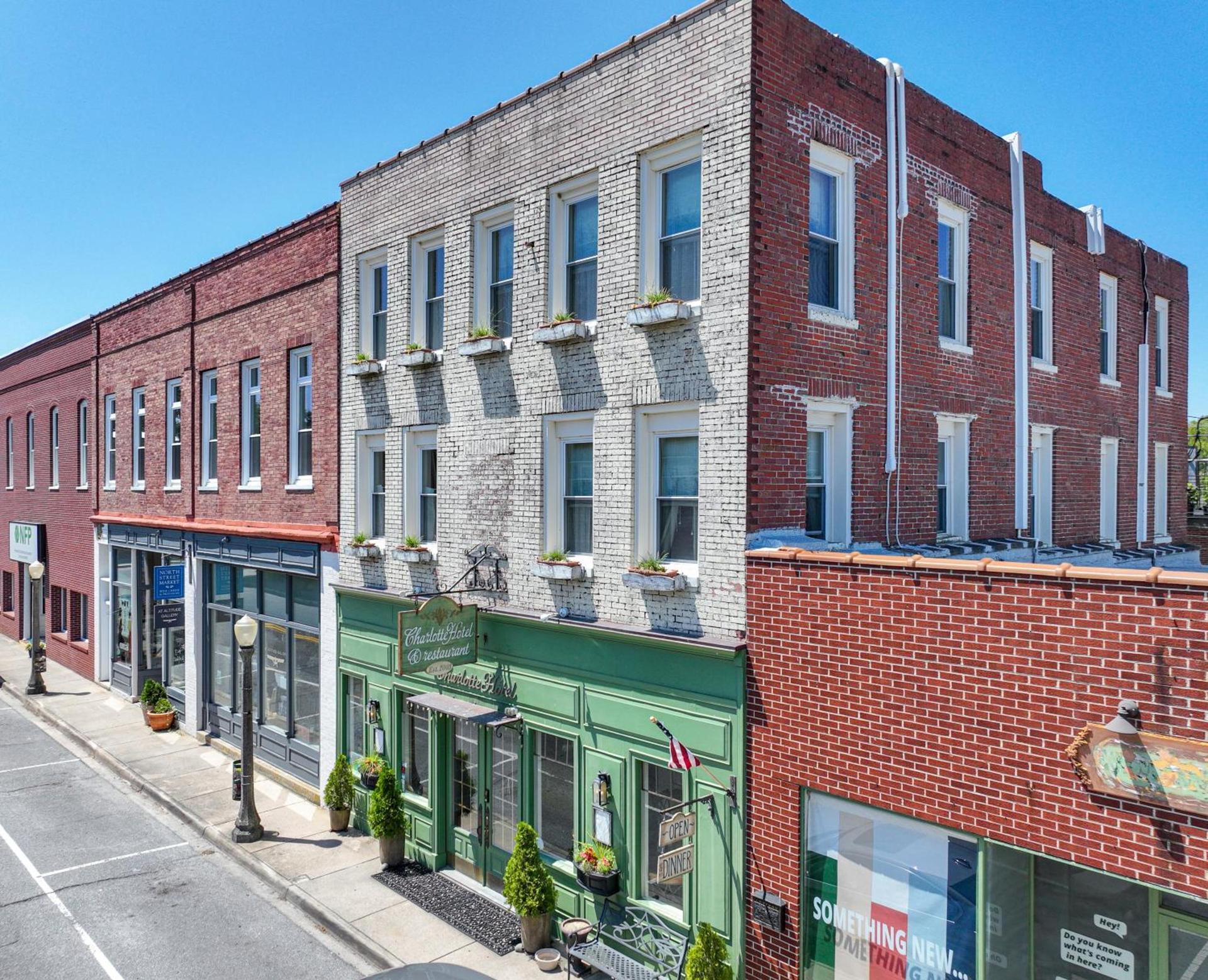The Charlotte Hotel & Restaurant photo 3