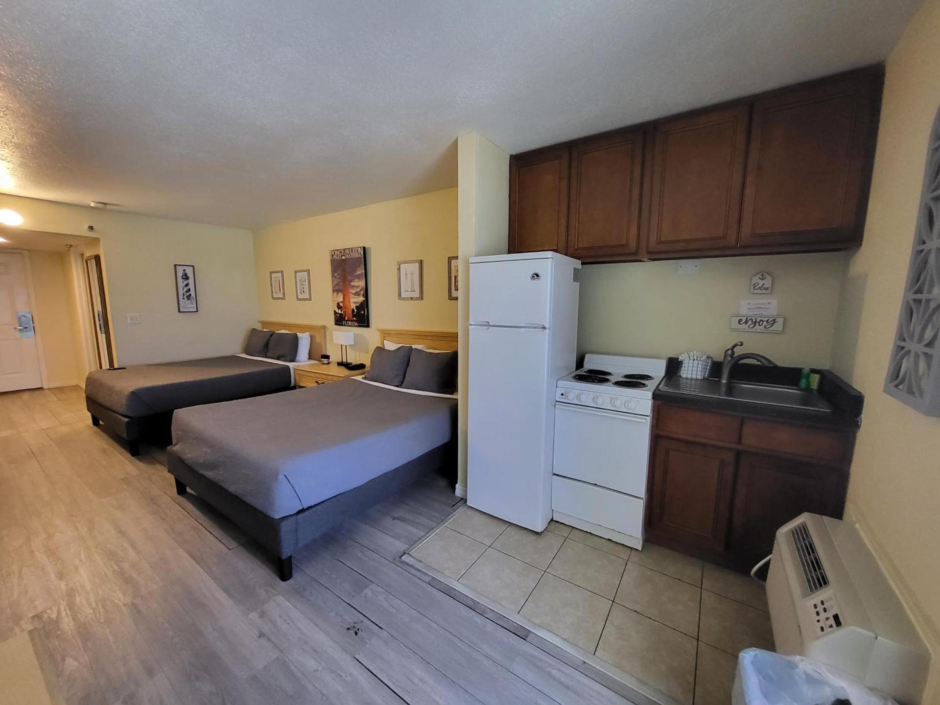 Beachside Hotel photo 55