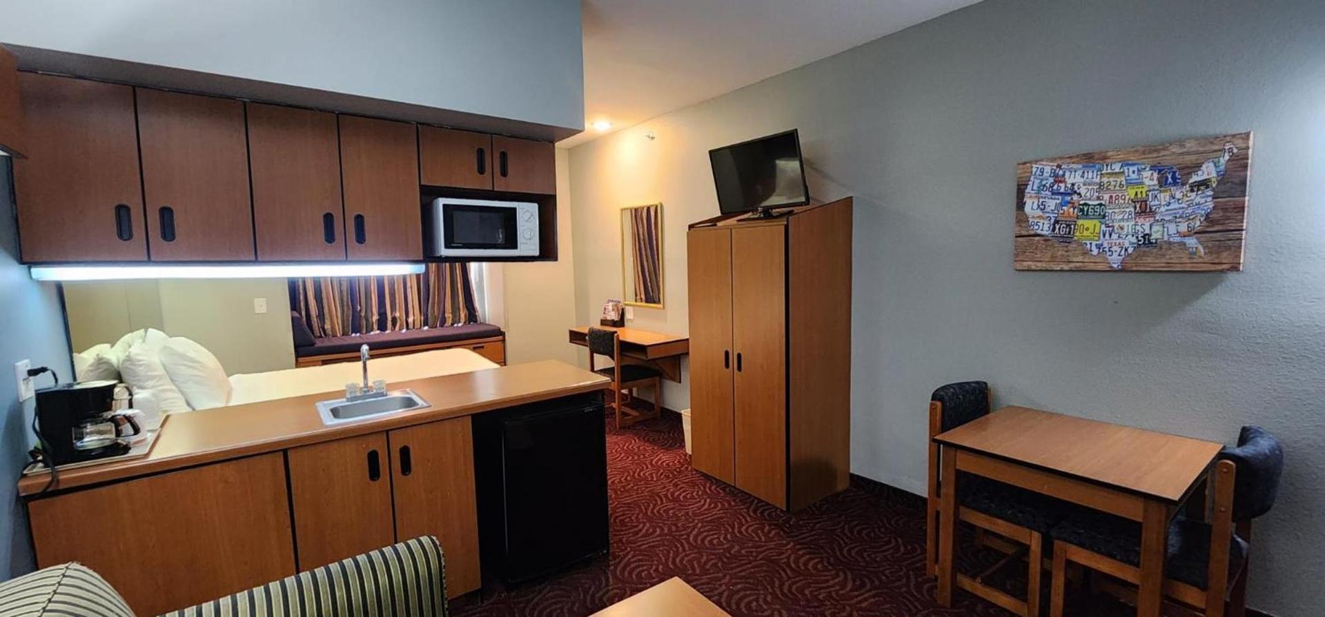 Econo Lodge Inn & Suites Mesquite - Dallas East photo 64