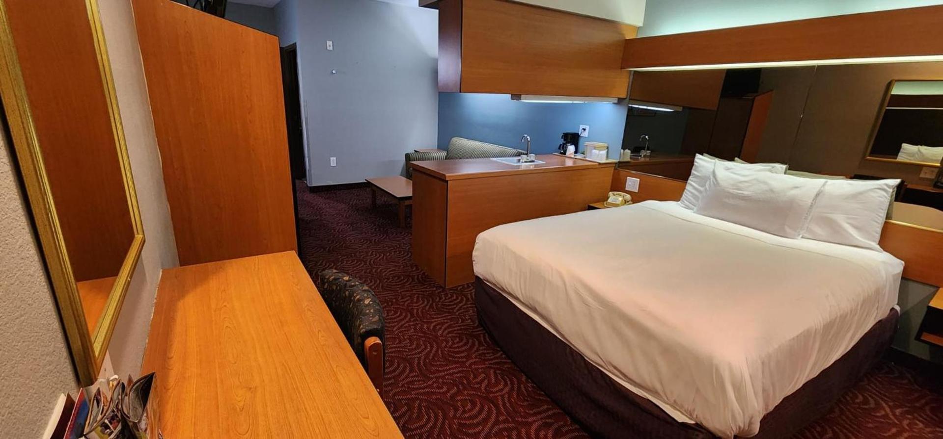 Econo Lodge Inn & Suites Mesquite - Dallas East photo 65