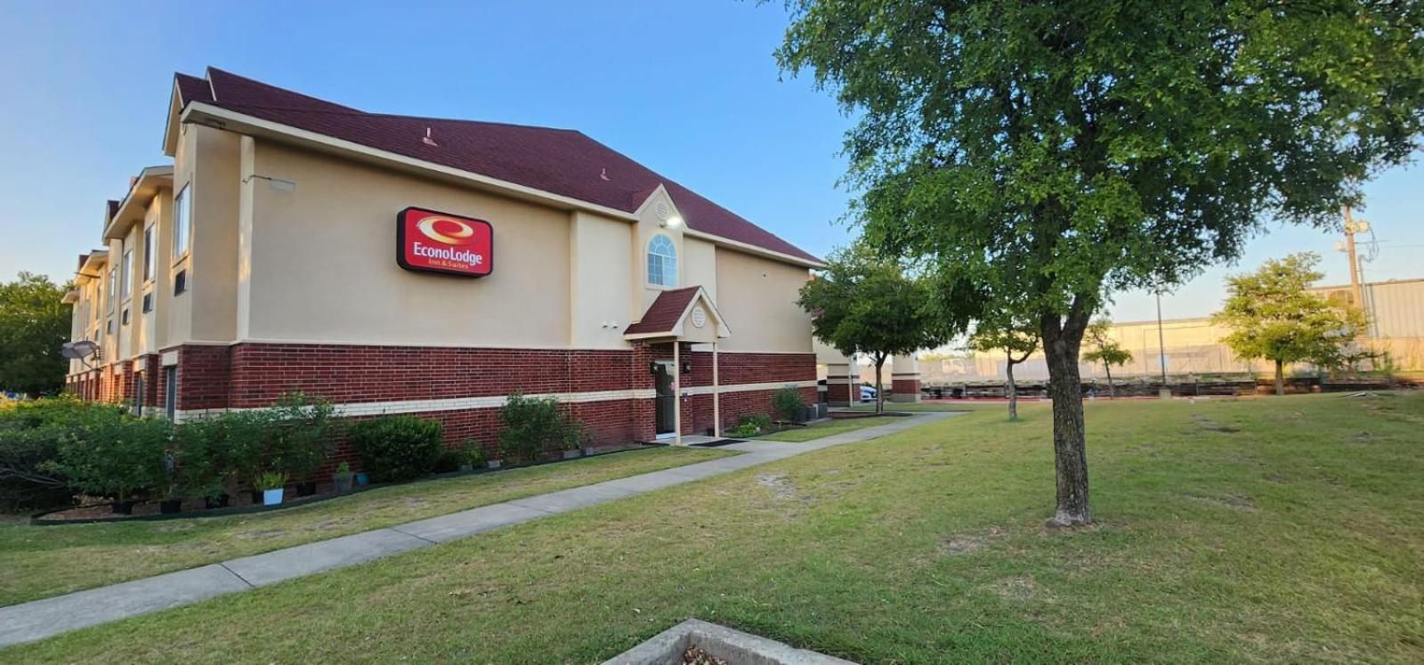 Econo Lodge Inn & Suites Mesquite - Dallas East photo 71