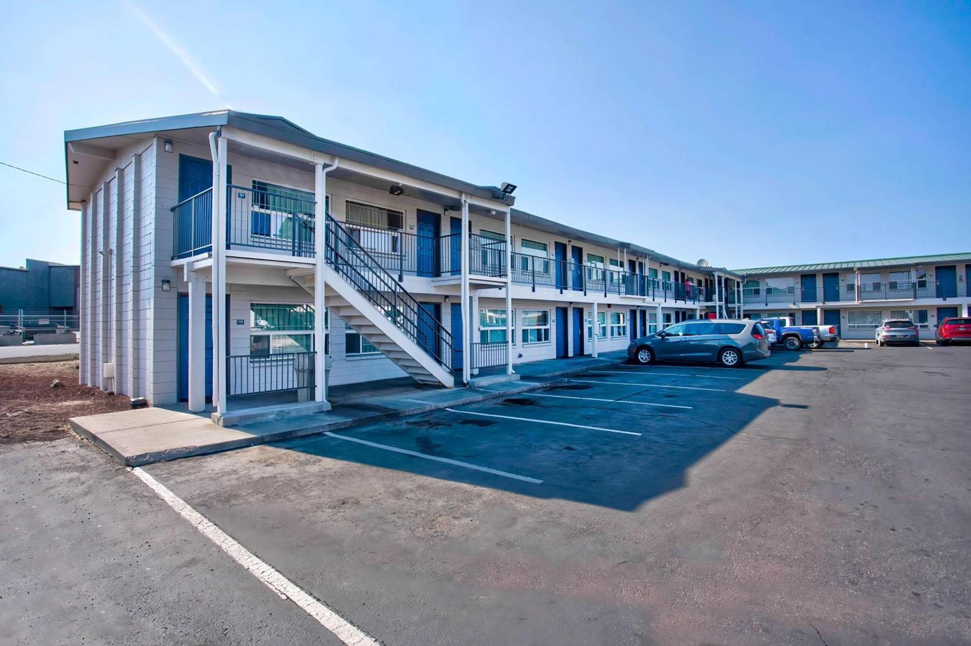 Motel 6-Bend, OR photo 3