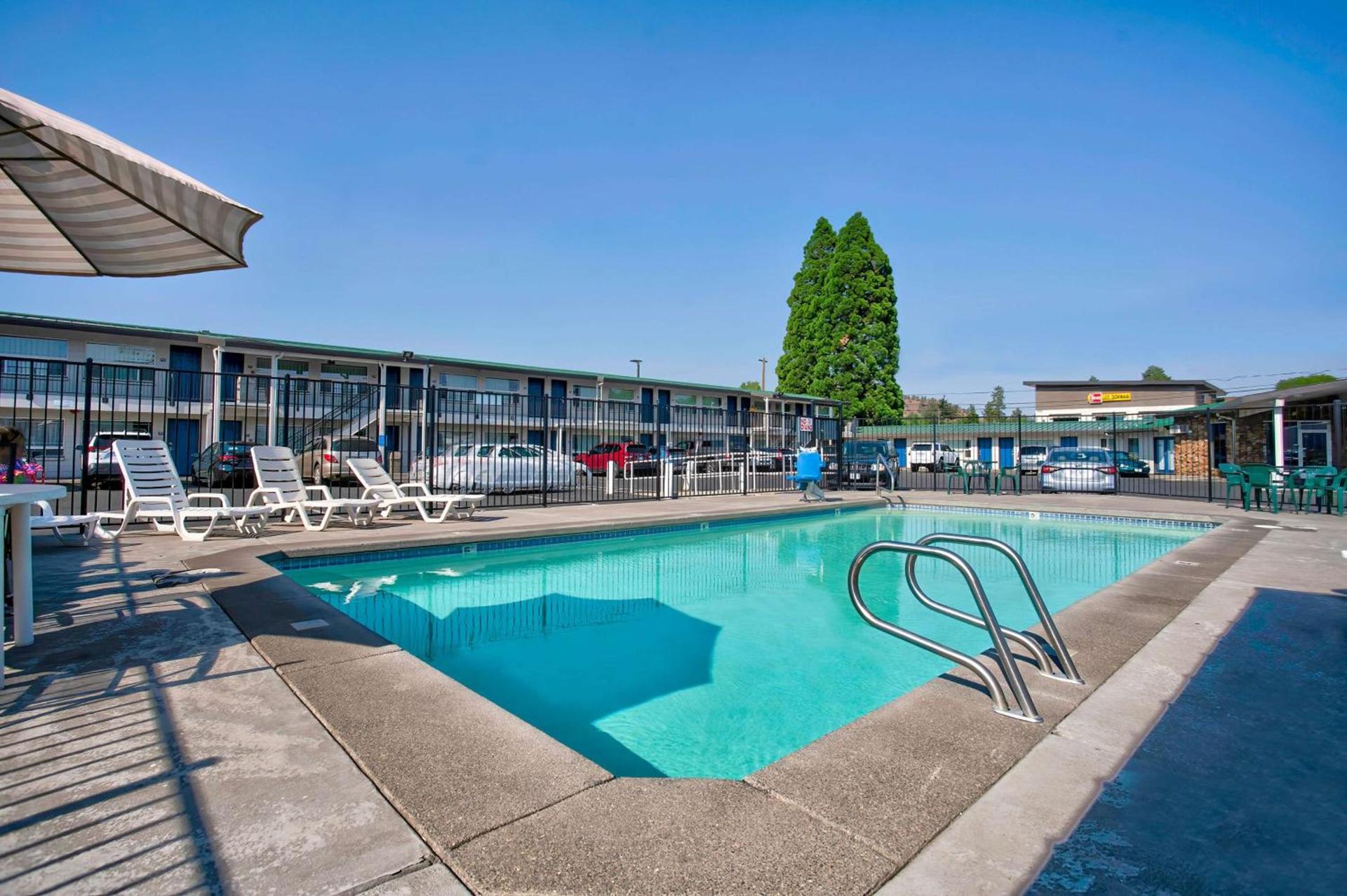 Motel 6-Bend, OR photo 4