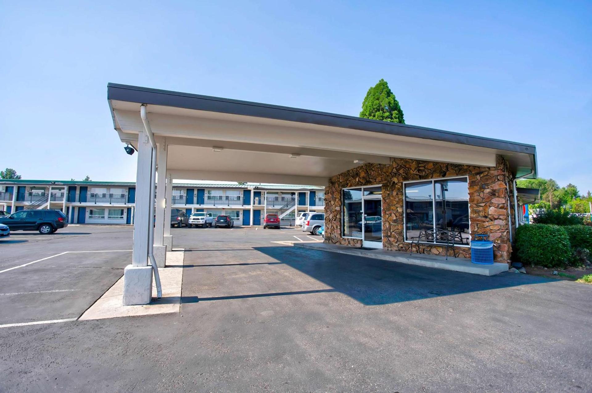 Motel 6-Bend, OR photo 5
