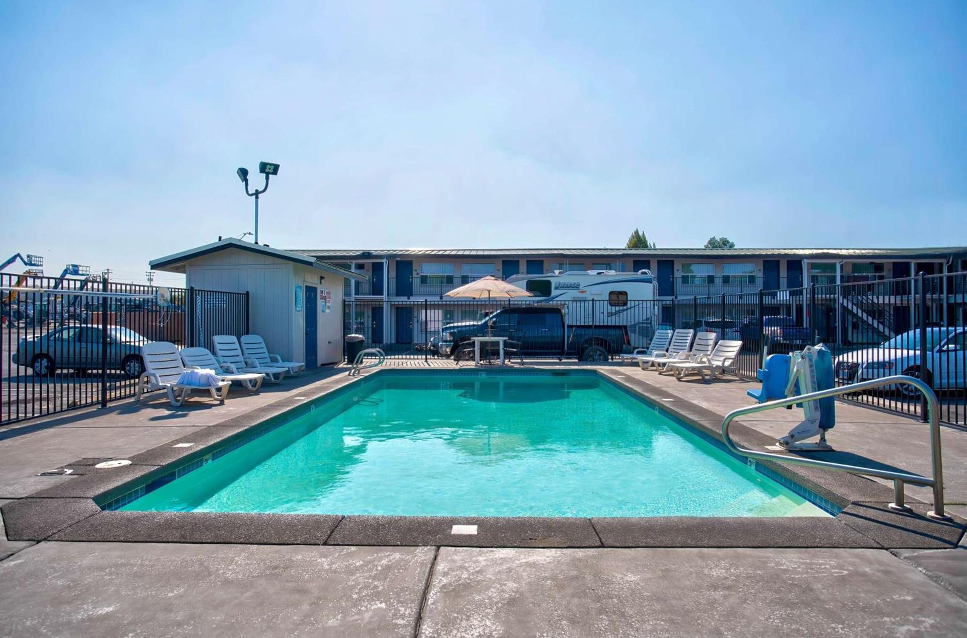 Motel 6-Bend, OR photo 6