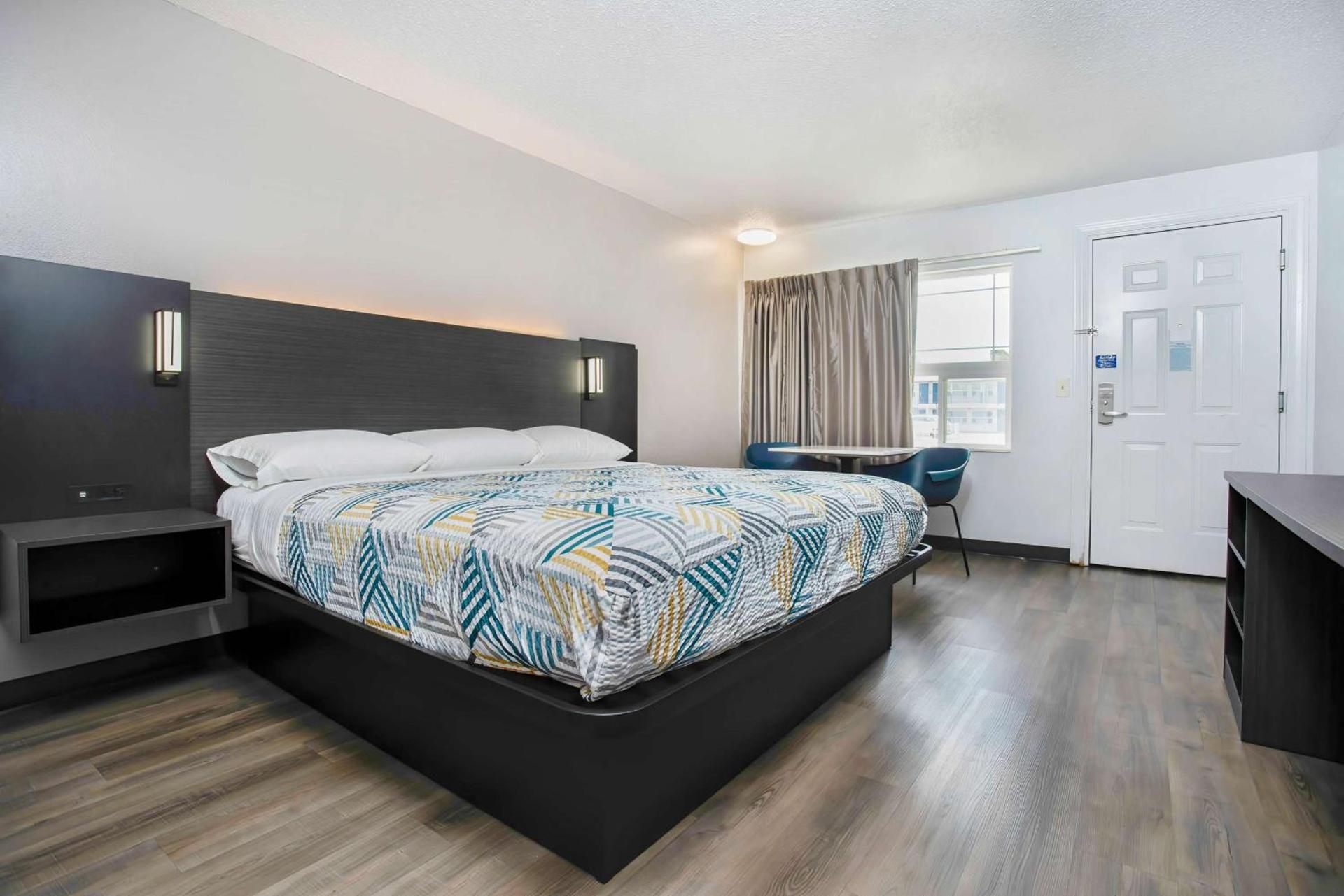 Motel 6-Bend, OR photo 8