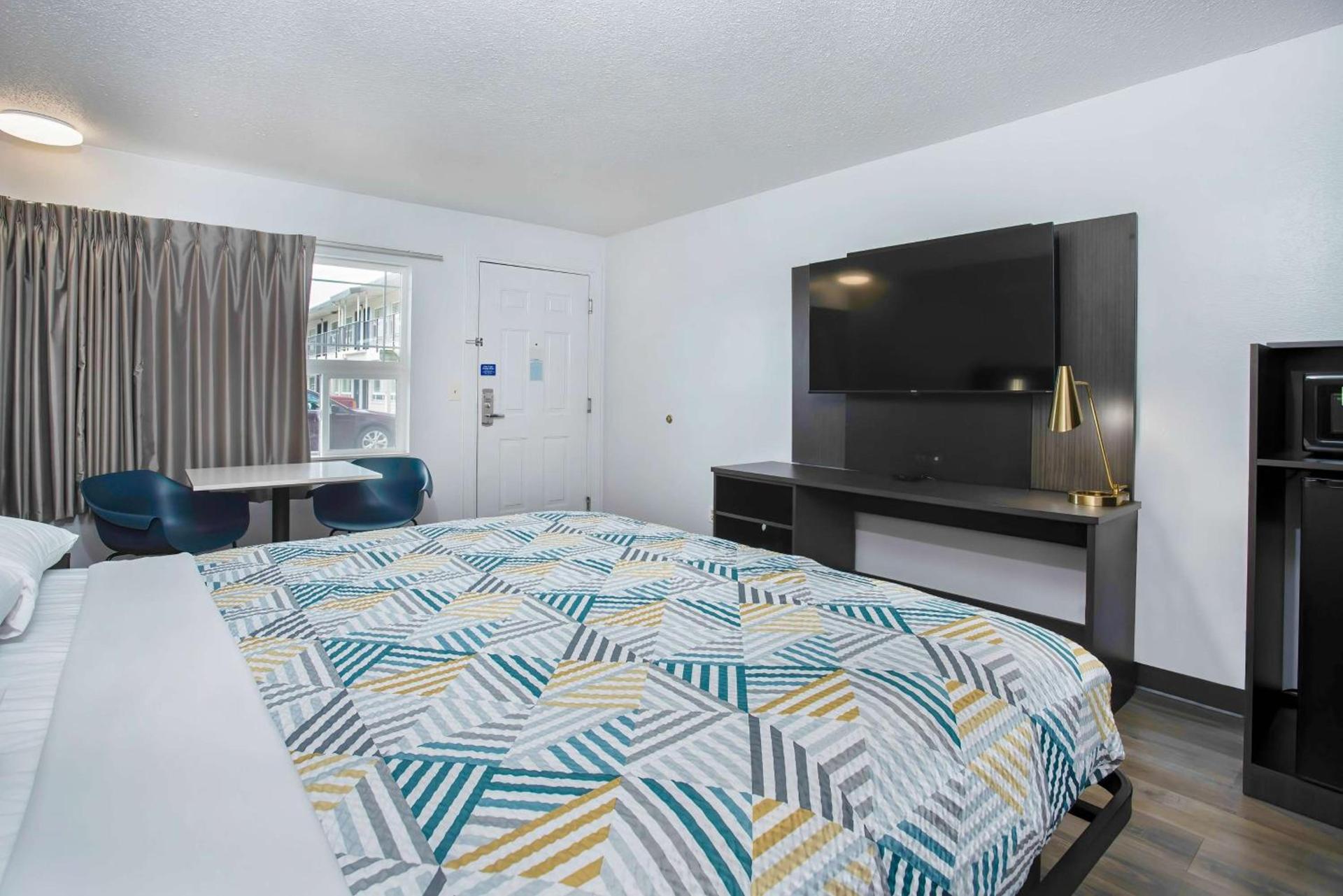 Motel 6-Bend, OR photo 9