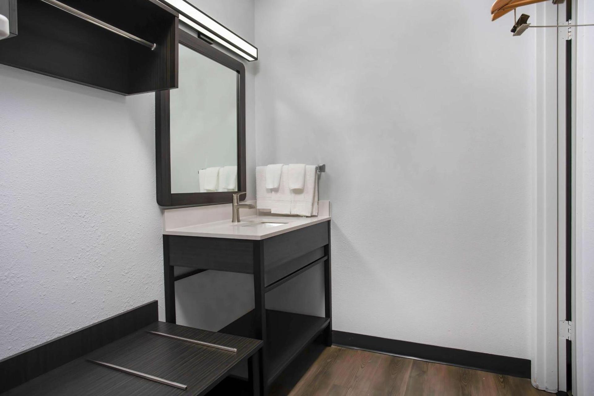 Motel 6-Bend, OR photo 11