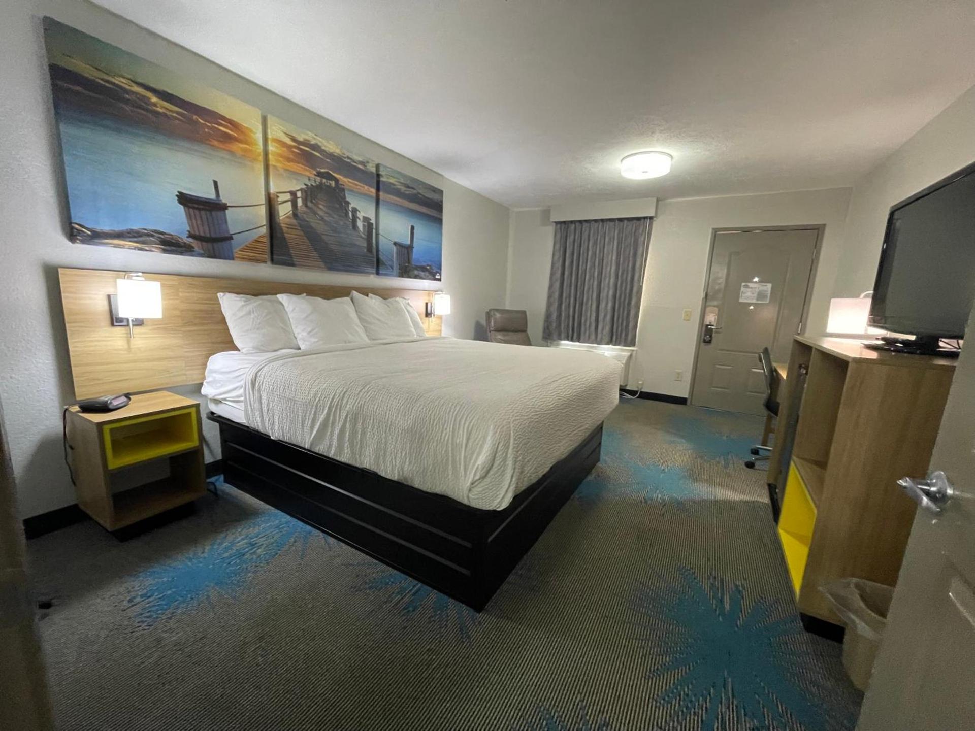 Days Inn by Wyndham Savannah photo 50