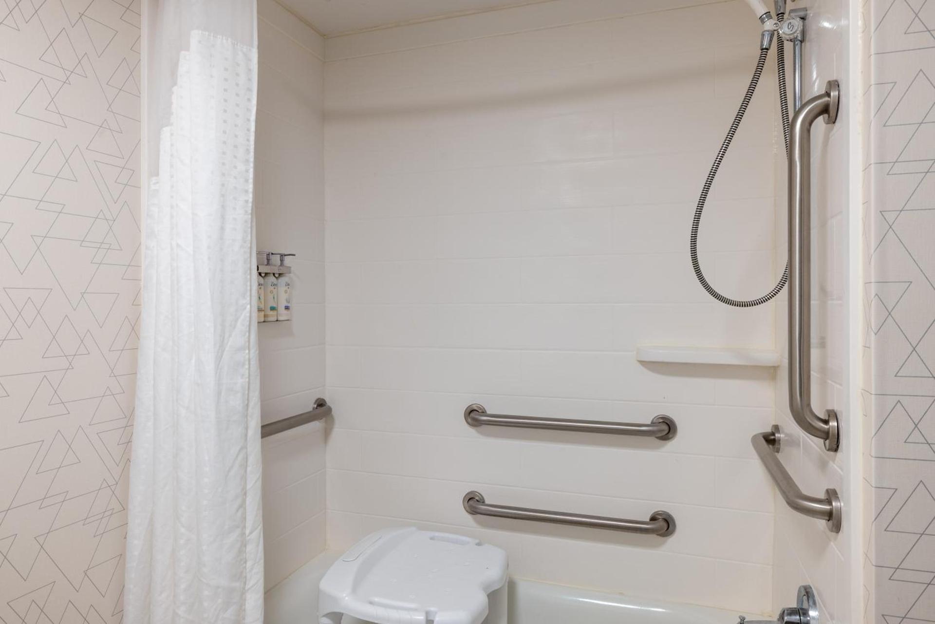 Holiday Inn Express Rochester South - Mayo Area by IHG photo 3