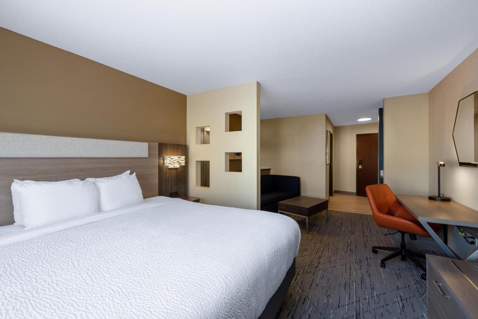 Holiday Inn Express Rochester South - Mayo Area by IHG photo 17
