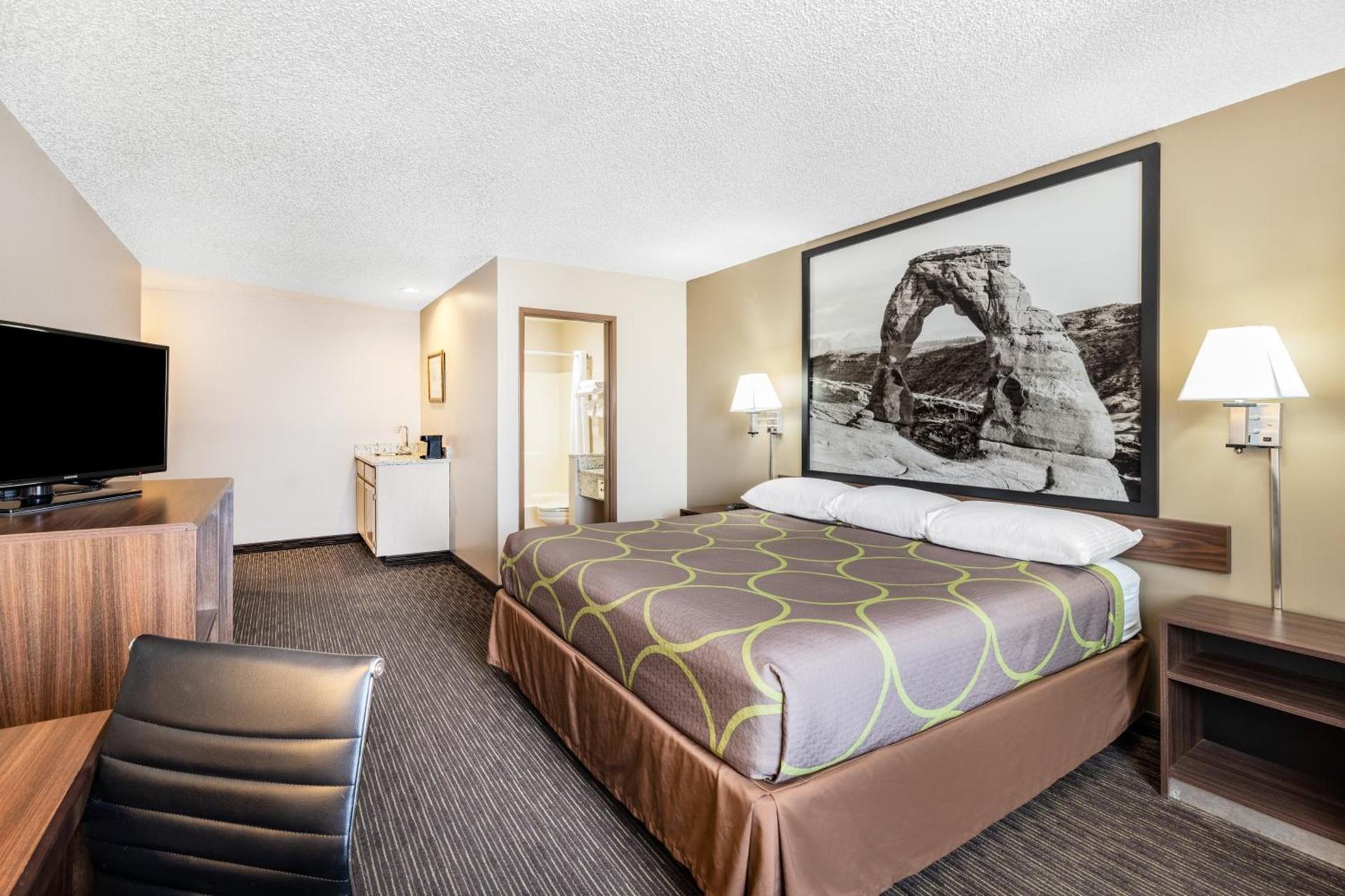 Super 8 by Wyndham Richfield UT photo 35