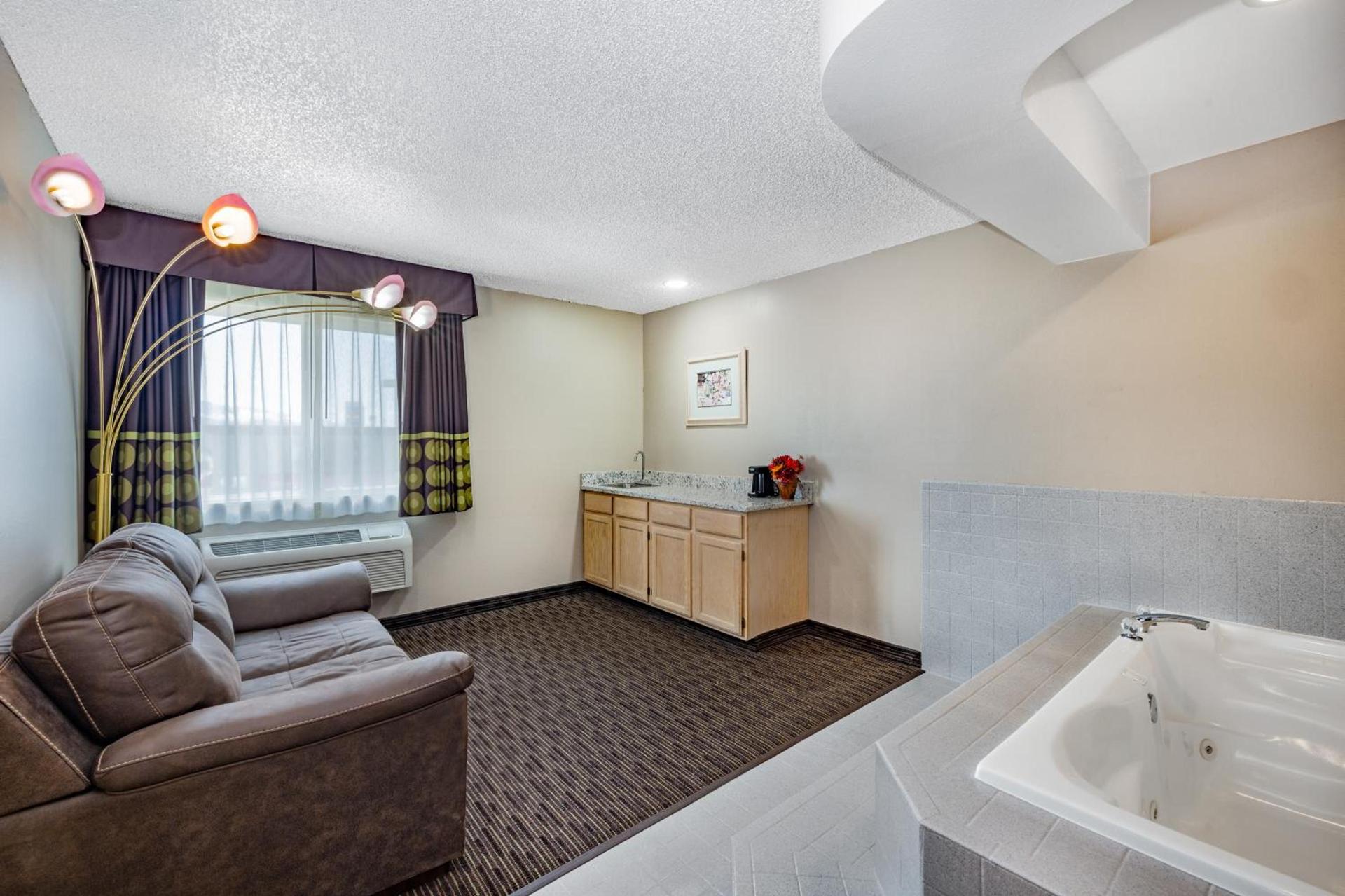 Super 8 by Wyndham Richfield UT photo 36