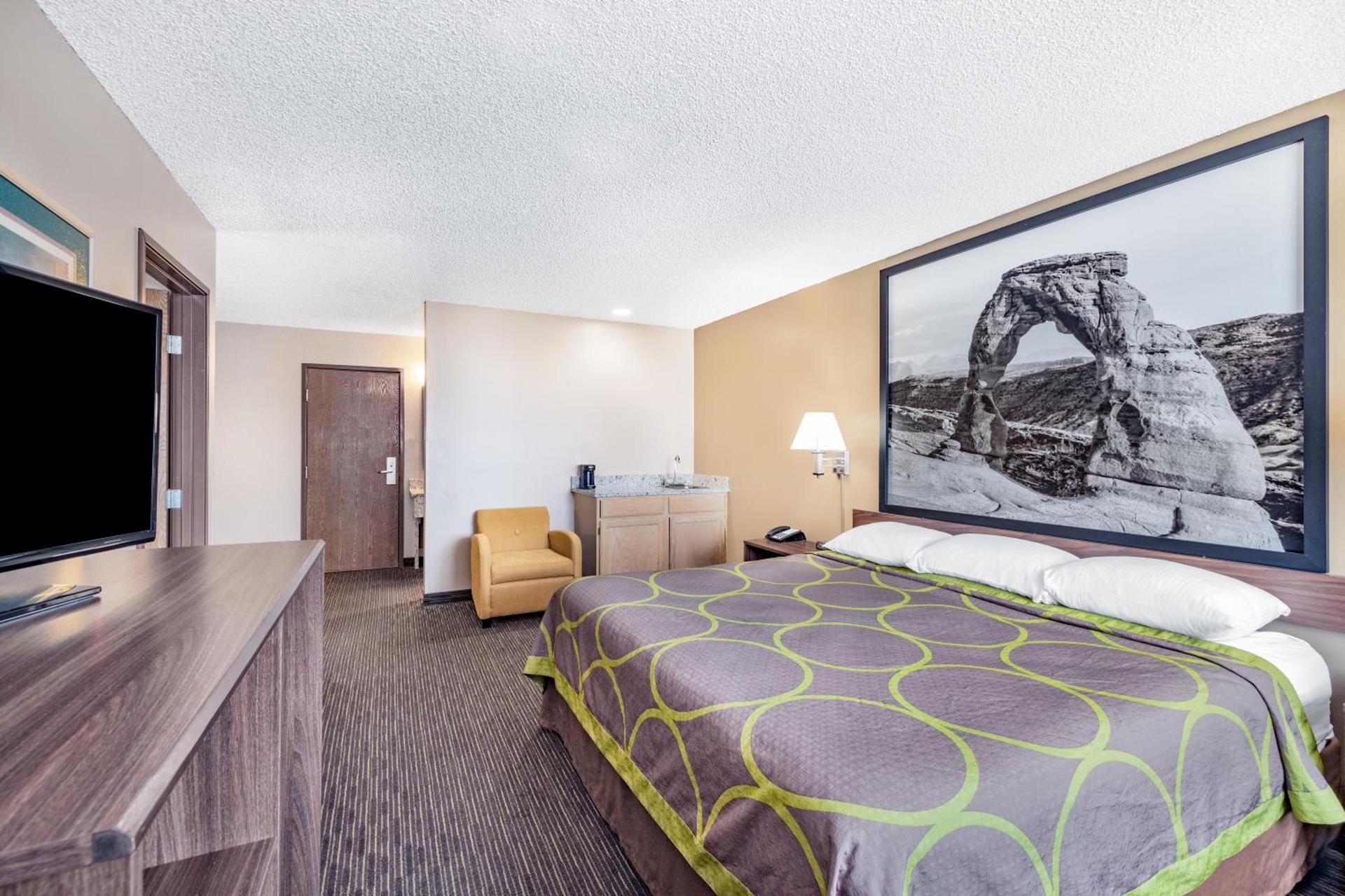 Super 8 by Wyndham Richfield UT photo 38