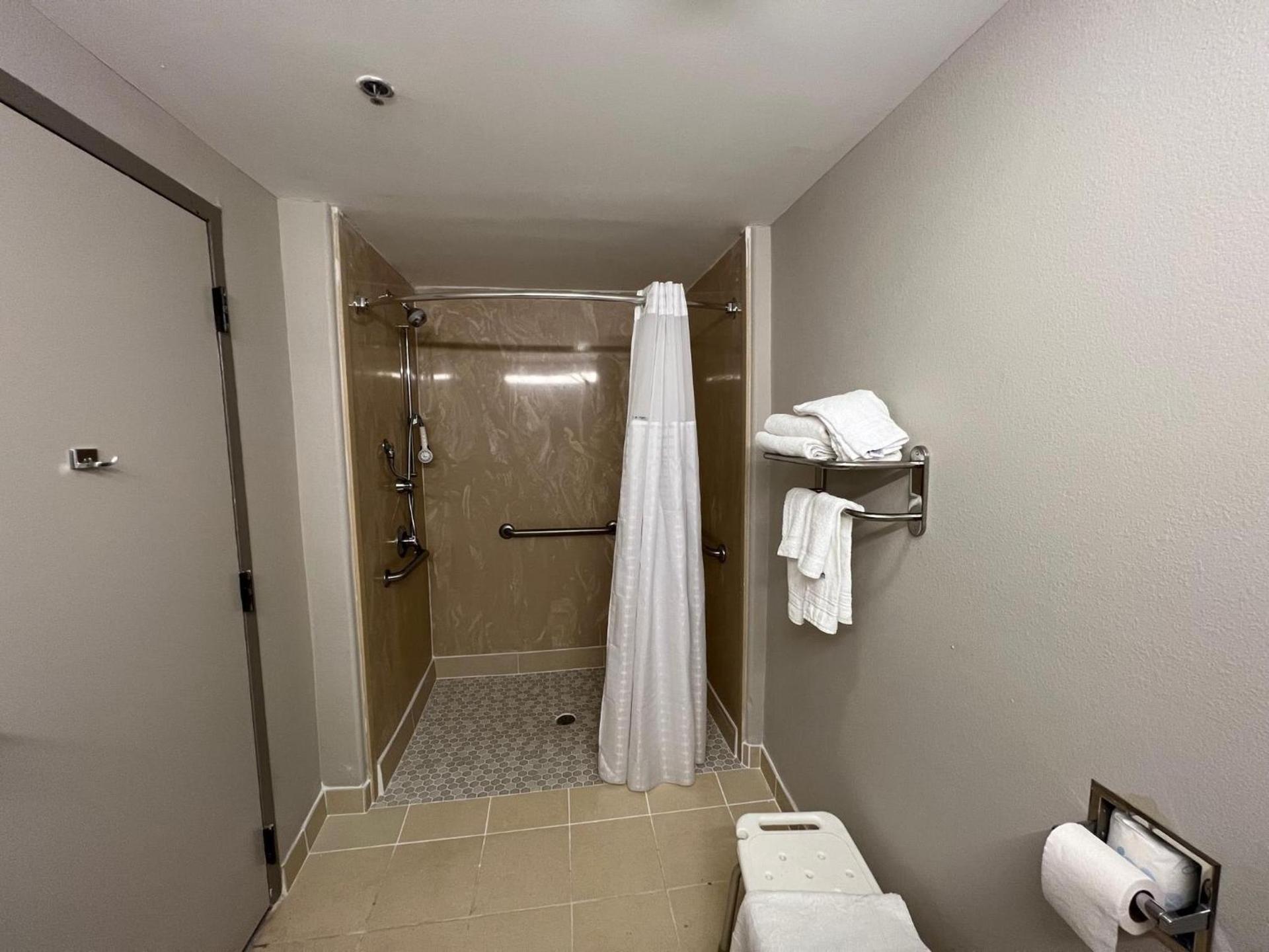 Days Inn by Wyndham LaPlace- New Orleans photo 41