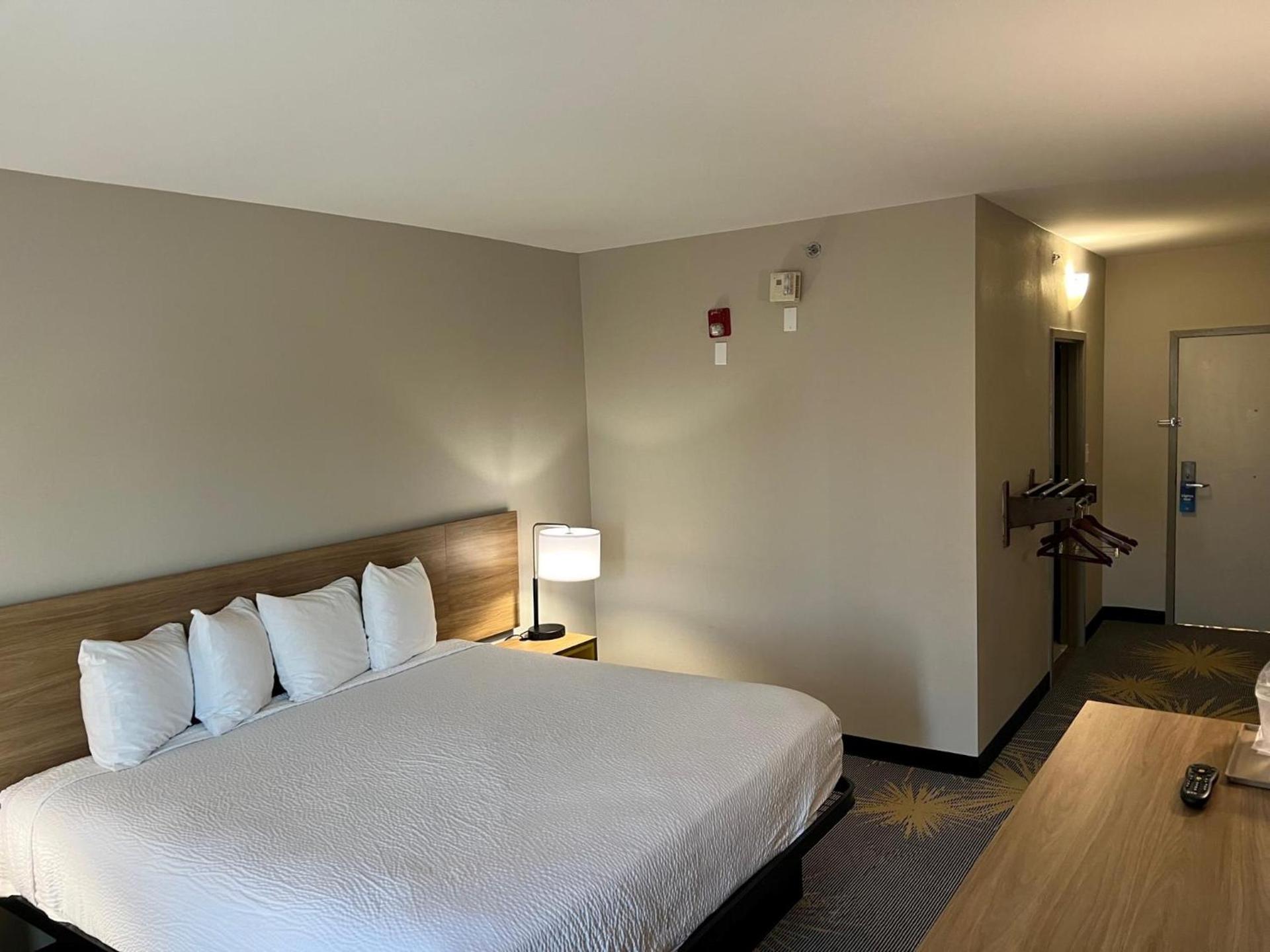 Days Inn by Wyndham LaPlace- New Orleans photo 32