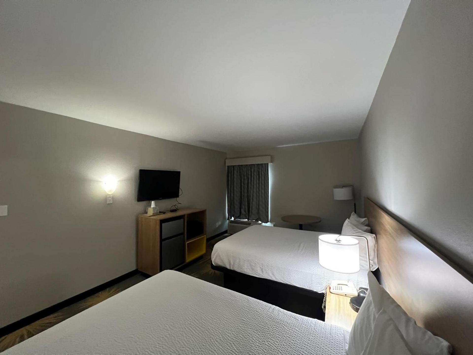 Days Inn by Wyndham LaPlace- New Orleans photo 38