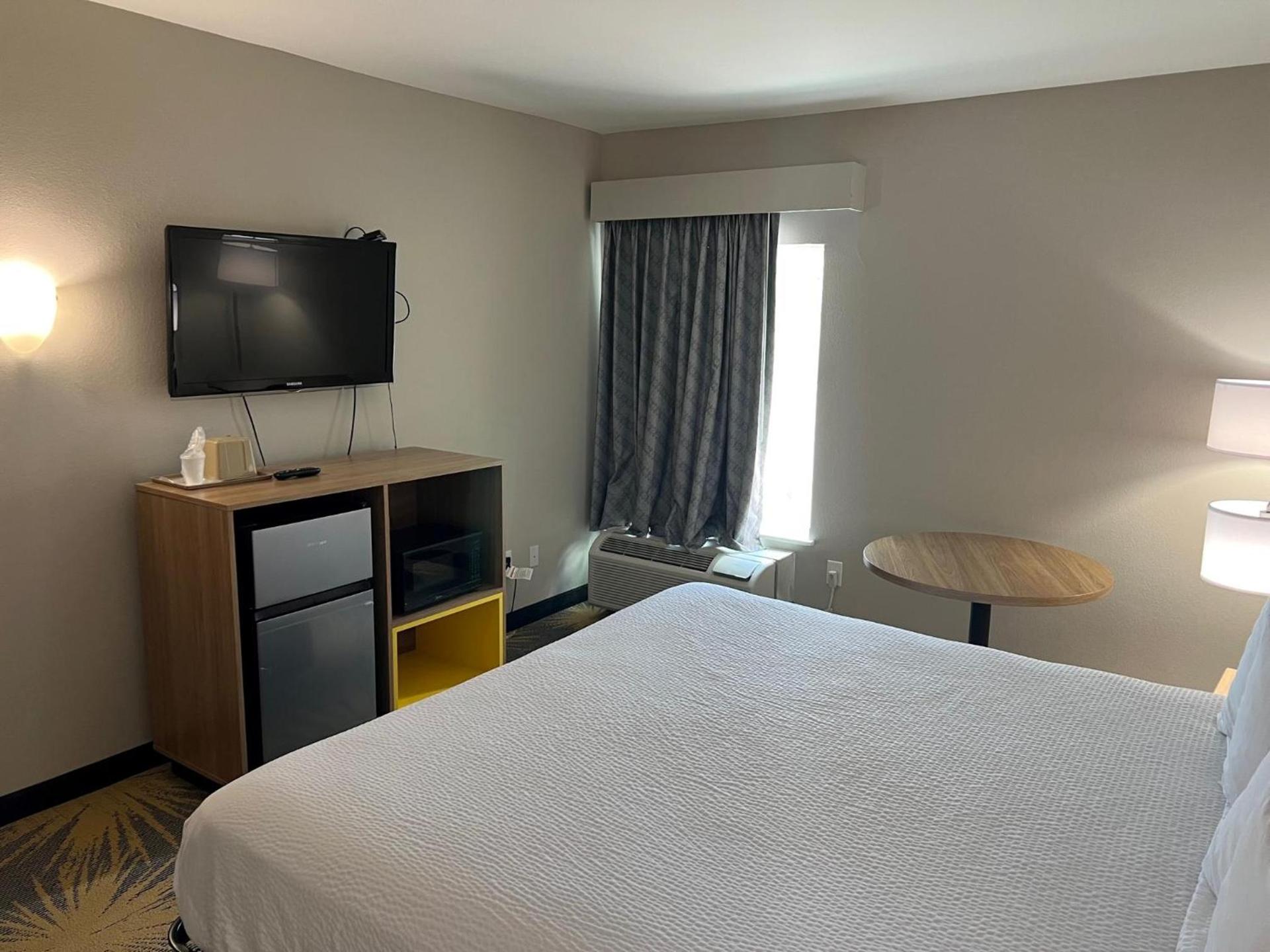 Days Inn by Wyndham LaPlace- New Orleans photo 47