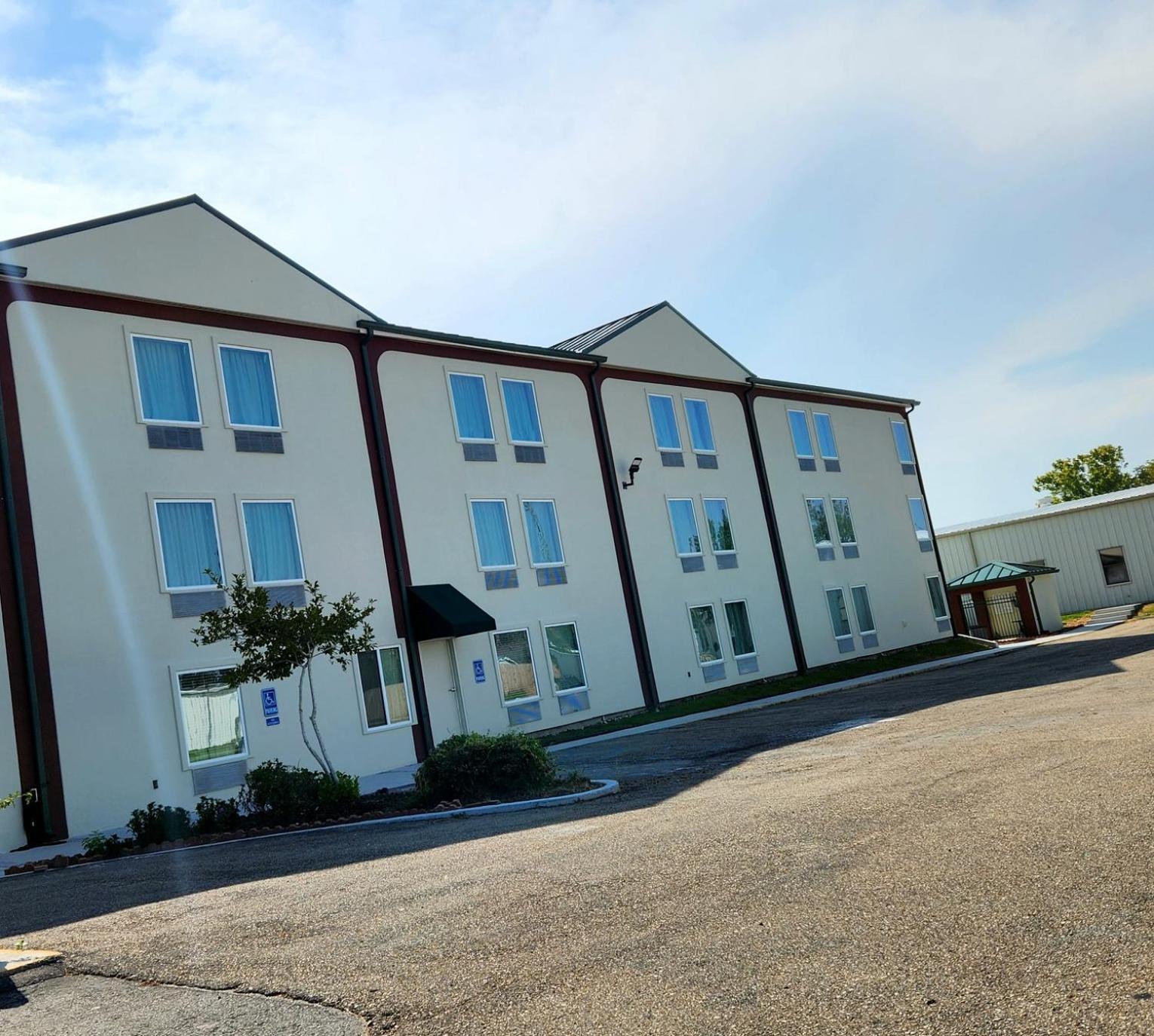Days Inn by Wyndham LaPlace- New Orleans photo 35