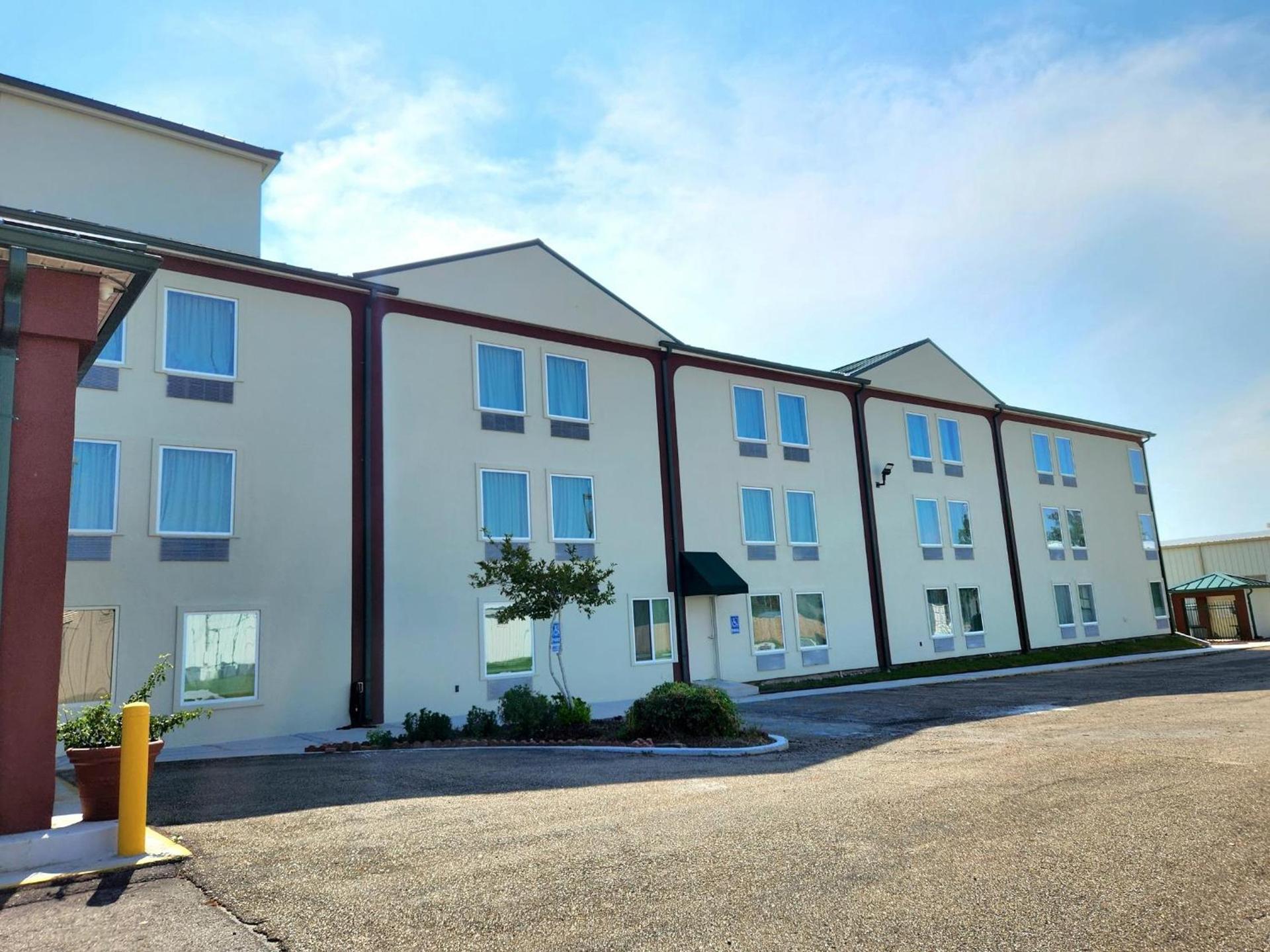 Days Inn by Wyndham LaPlace- New Orleans photo 36