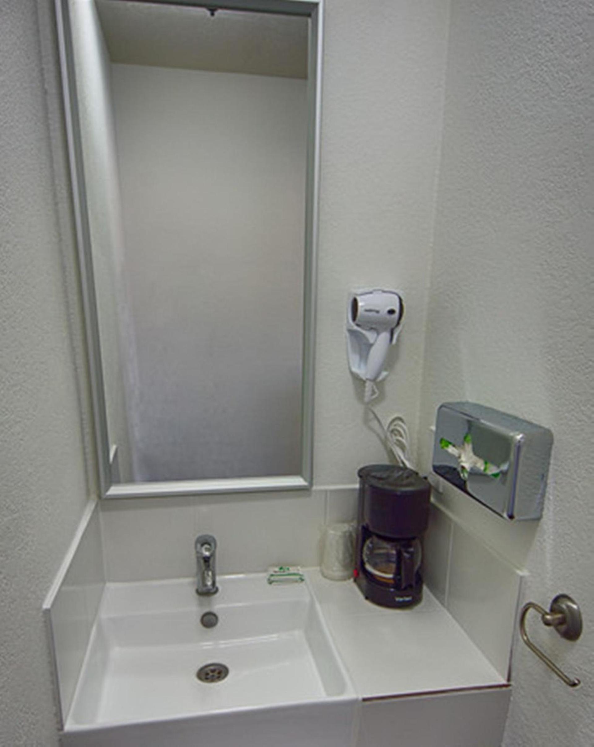 Budget Inn photo 11