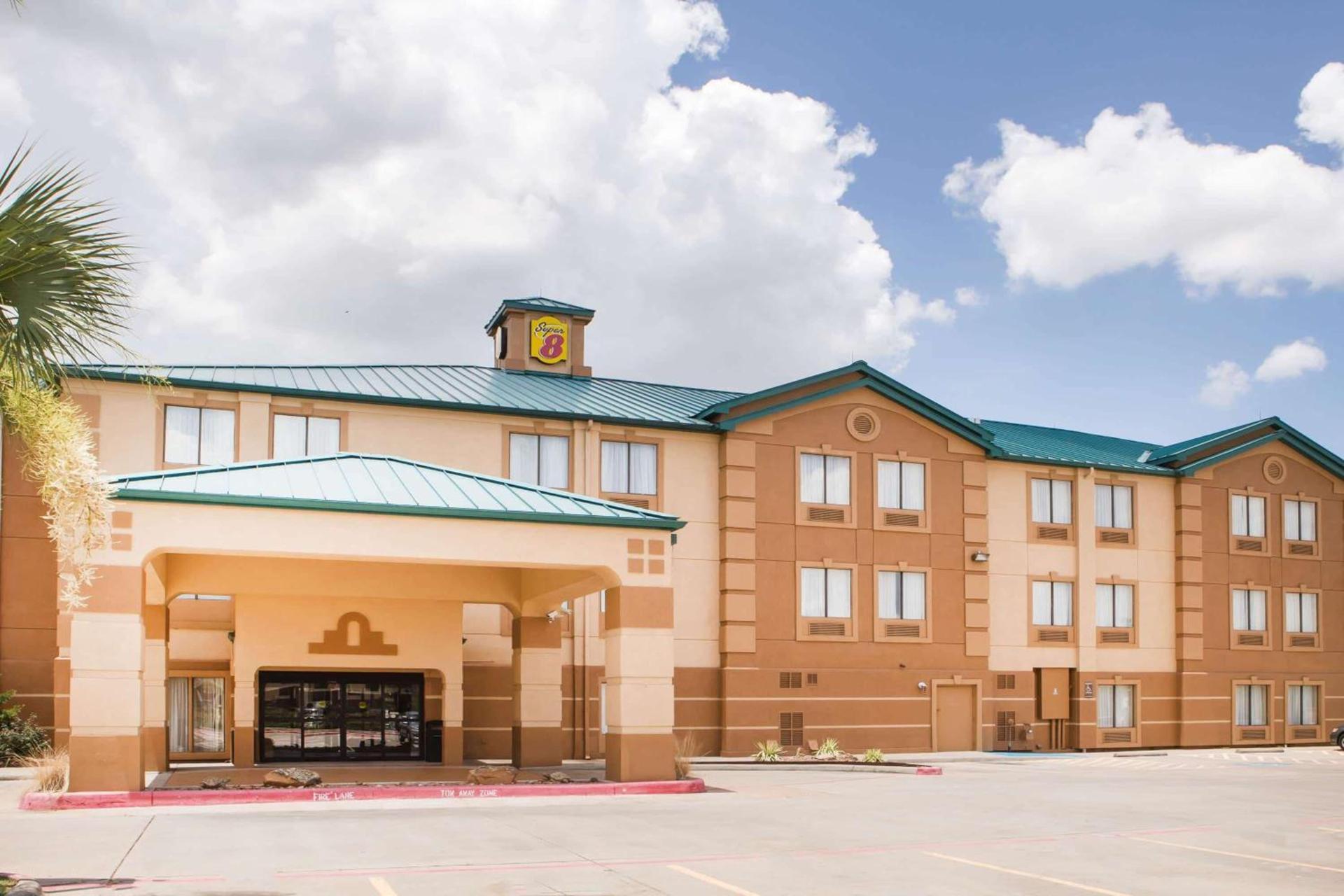 Super 8 by Wyndham Port Arthur/Nederland Area photo 2