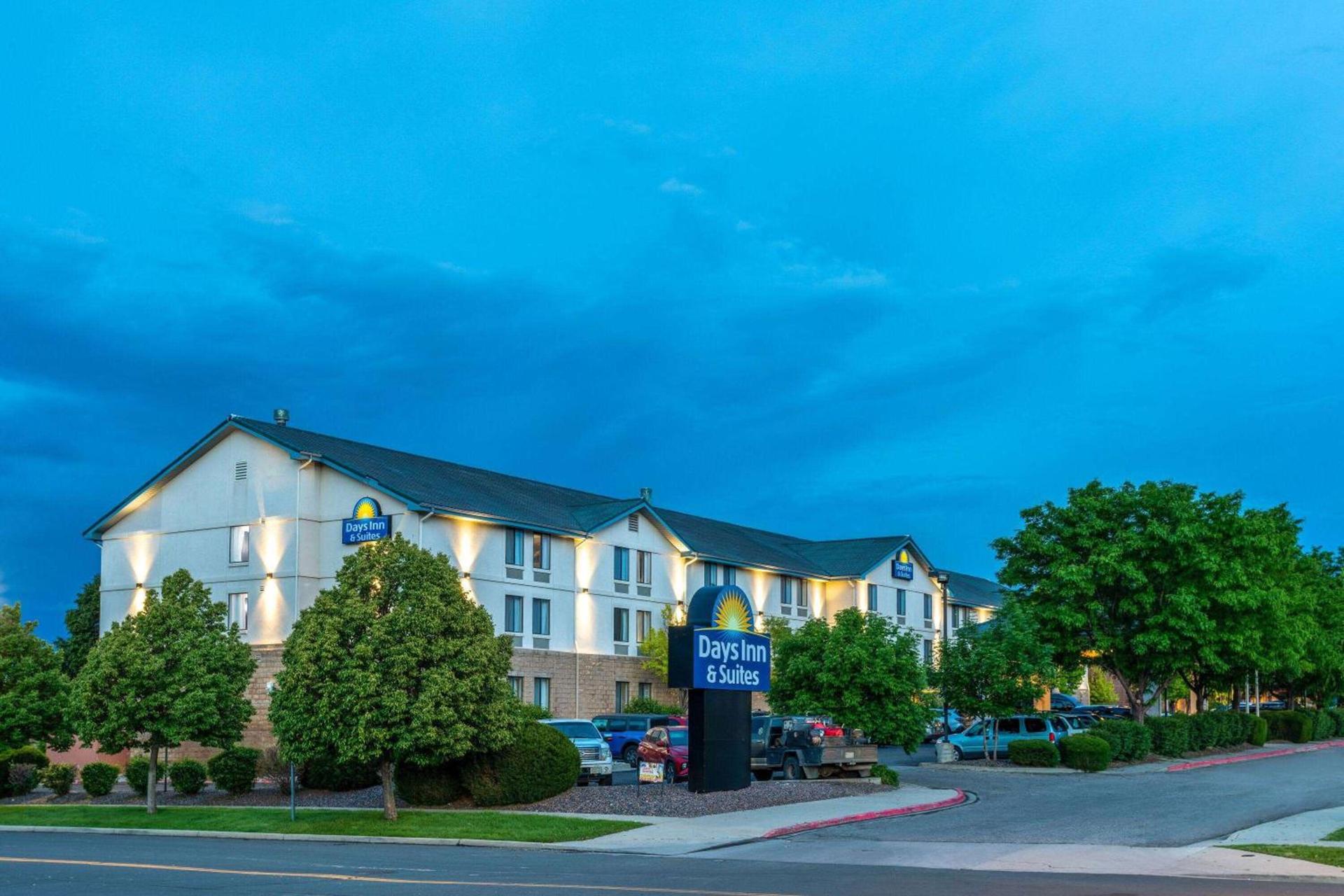 Days Inn & Suites by Wyndham Denver International Airport photo 2