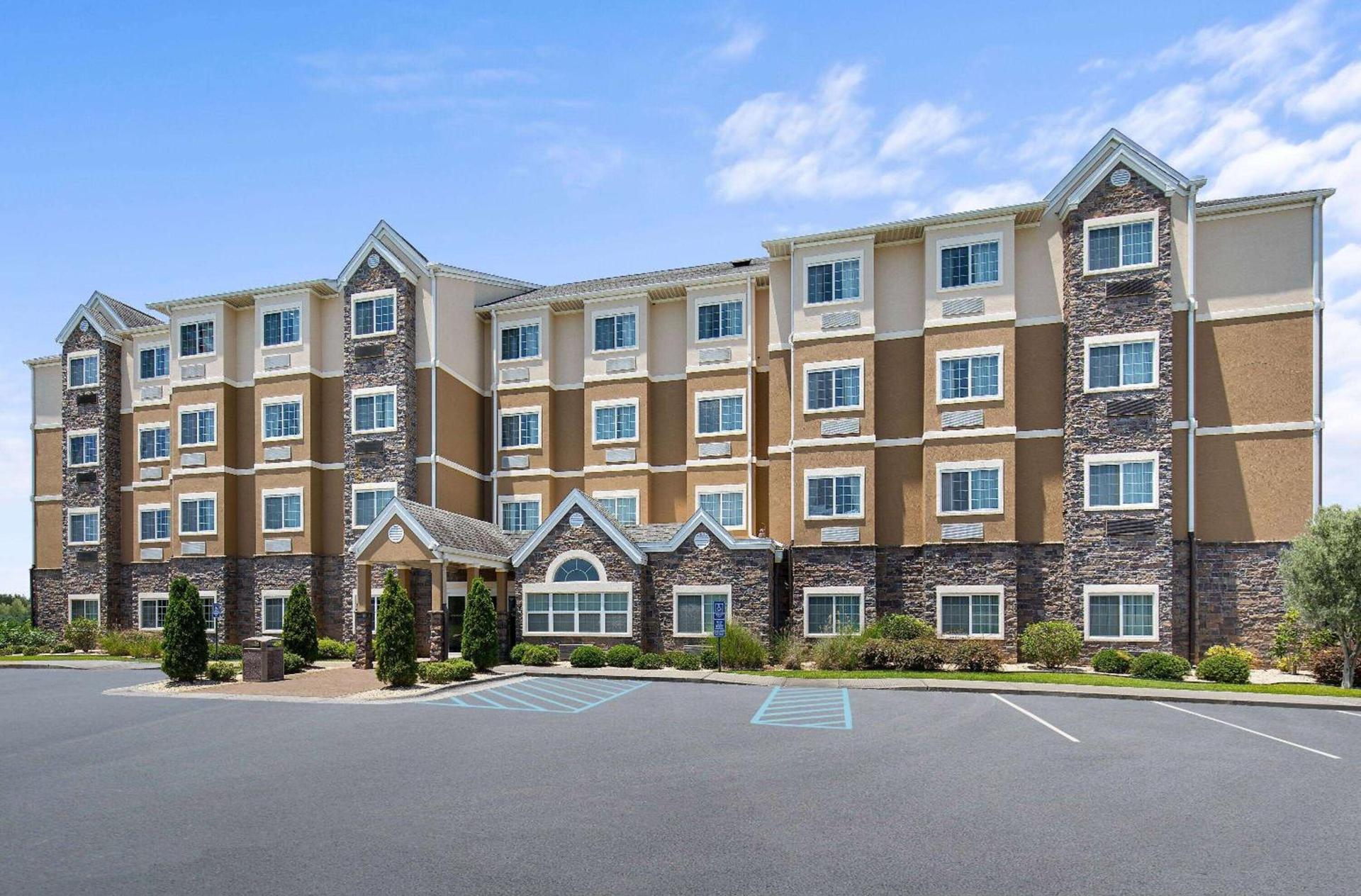 Microtel Inn and Suites by Wyndham photo 5