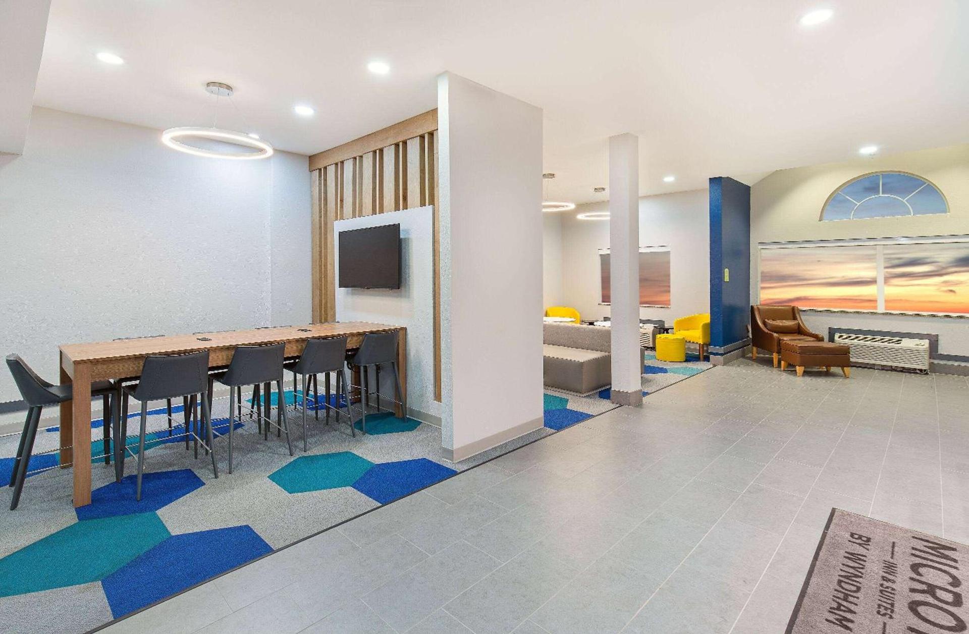 Microtel Inn and Suites by Wyndham photo 7