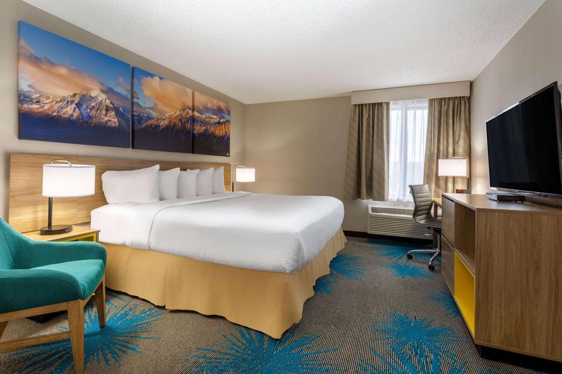 Days Inn & Suites by Wyndham Denver International Airport photo 12