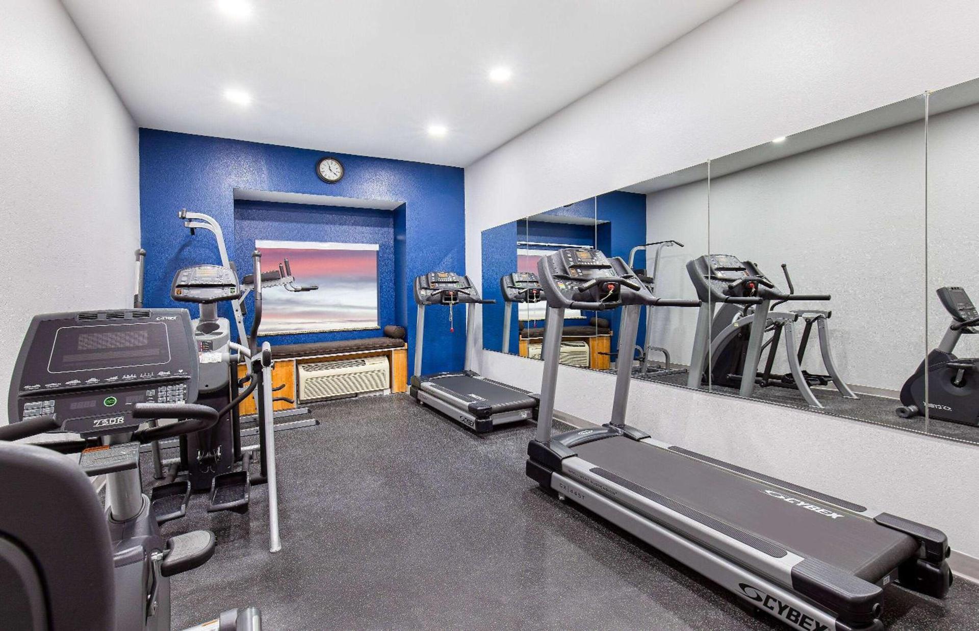Microtel Inn and Suites by Wyndham photo 10