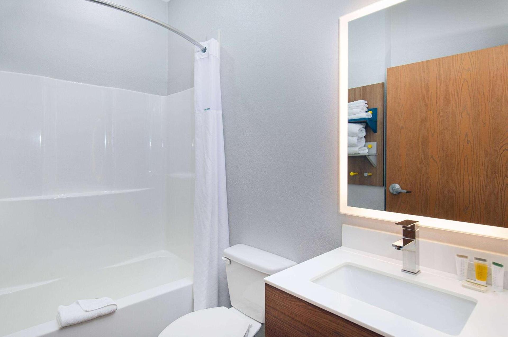 Microtel Inn and Suites by Wyndham photo 14