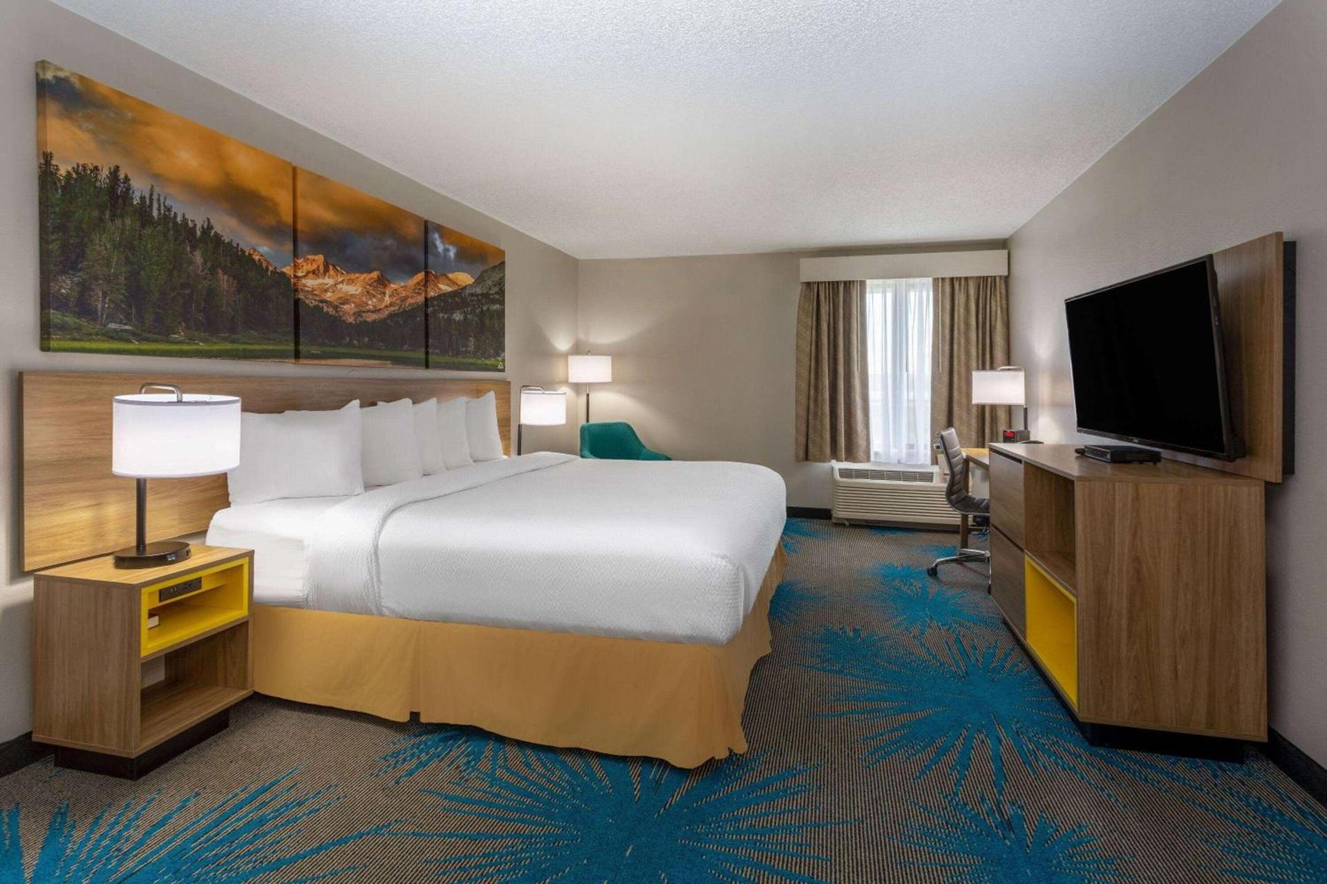Days Inn & Suites by Wyndham Denver International Airport photo 17