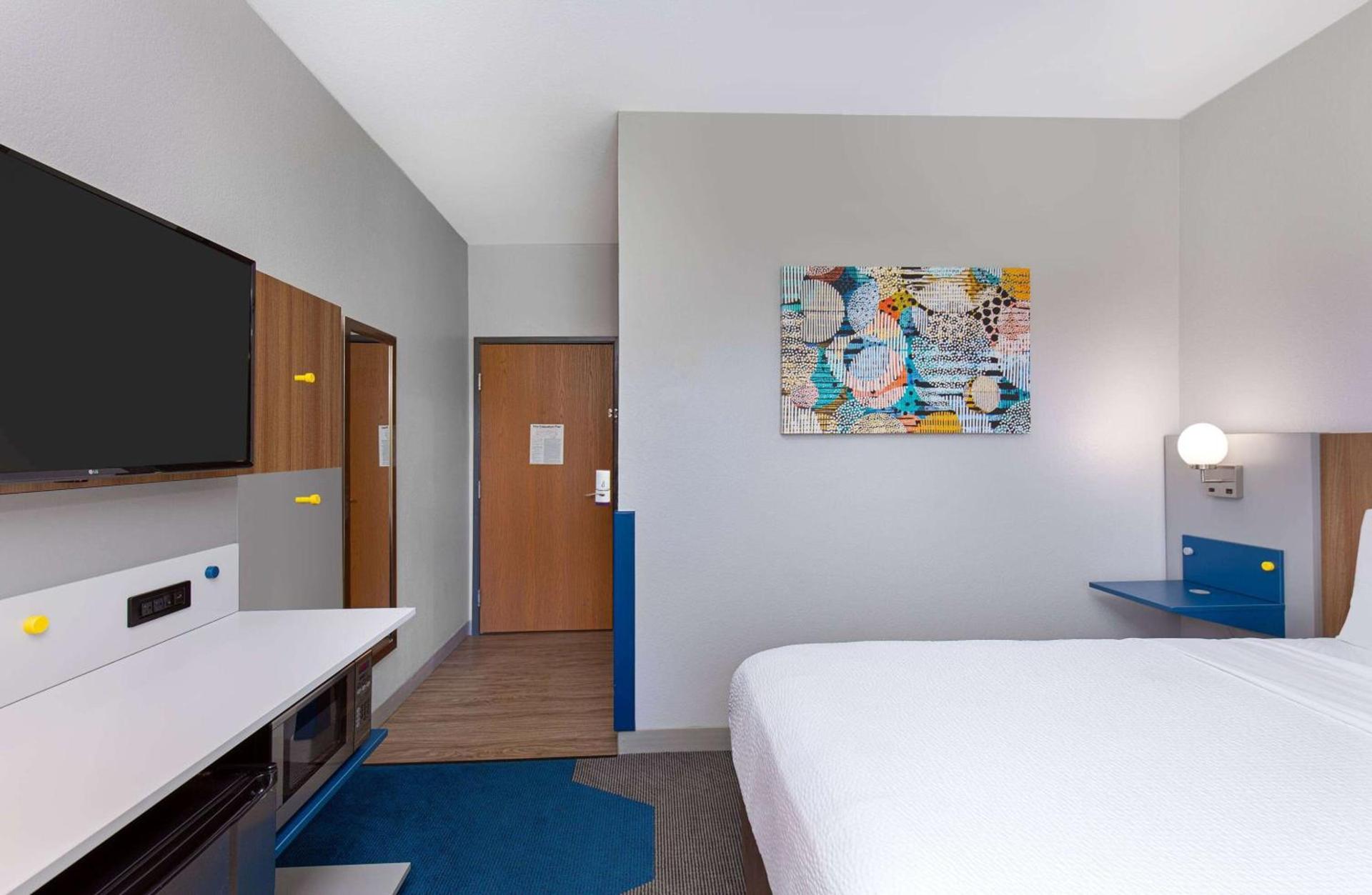 Microtel Inn and Suites by Wyndham photo 15