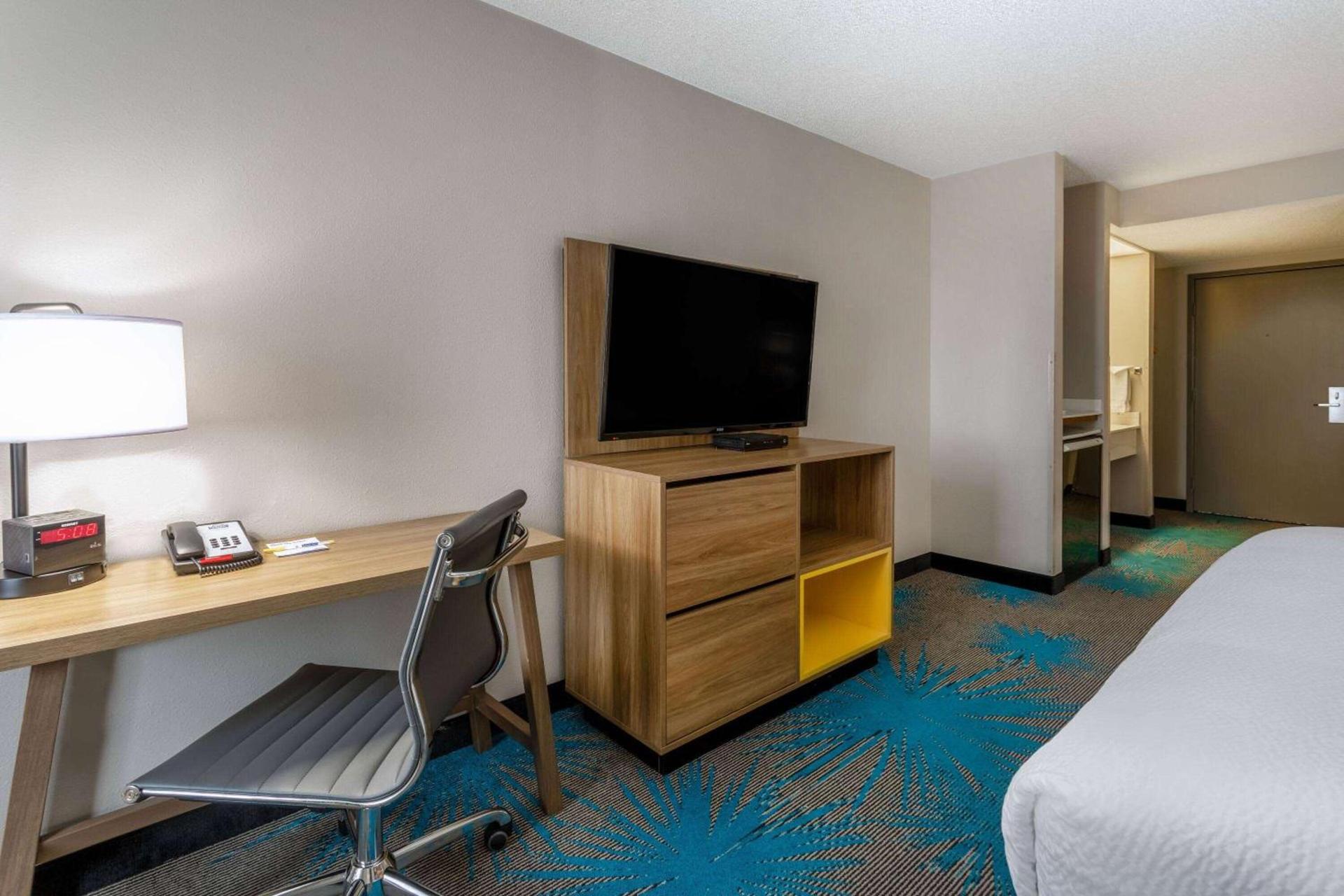 Days Inn & Suites by Wyndham Denver International Airport photo 19