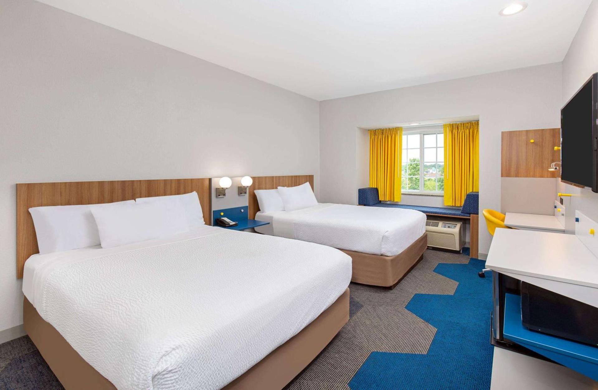 Microtel Inn and Suites by Wyndham photo 2
