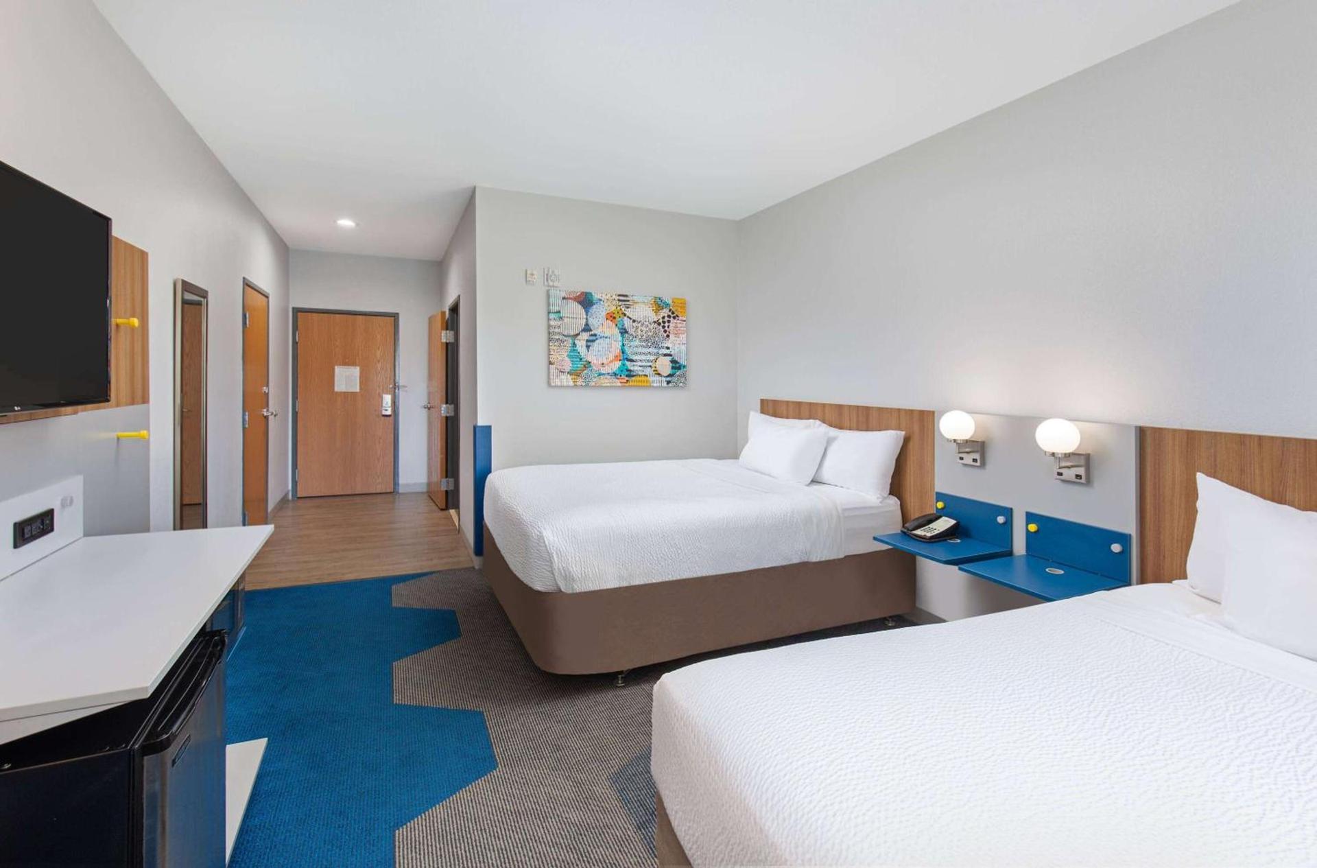Microtel Inn and Suites by Wyndham photo 19