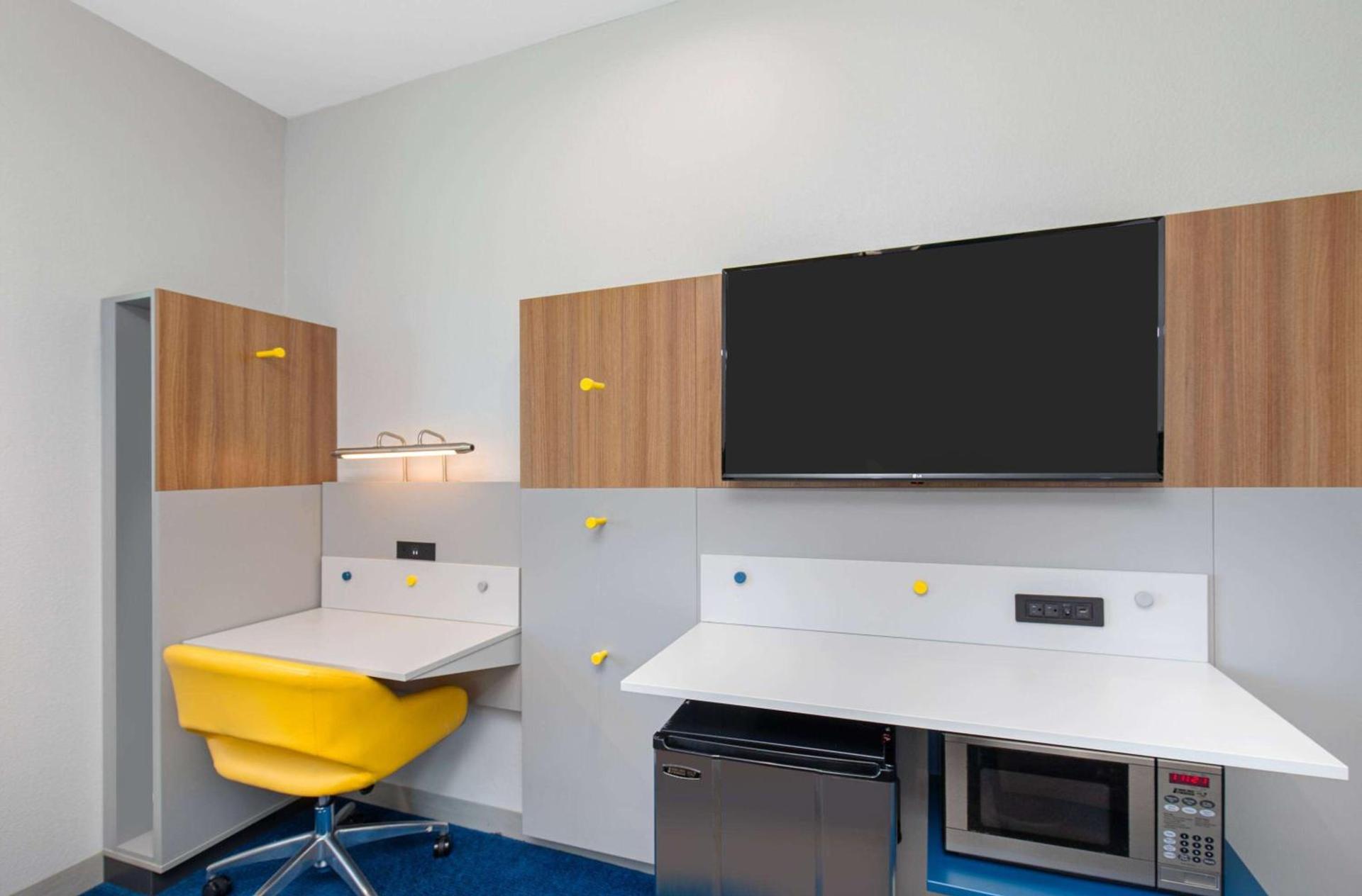 Microtel Inn and Suites by Wyndham photo 20